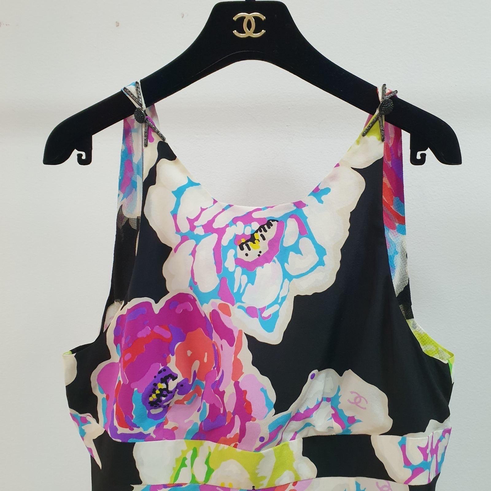 Chanel 2011 Floral Silk Top Blouse In Good Condition In Krakow, PL