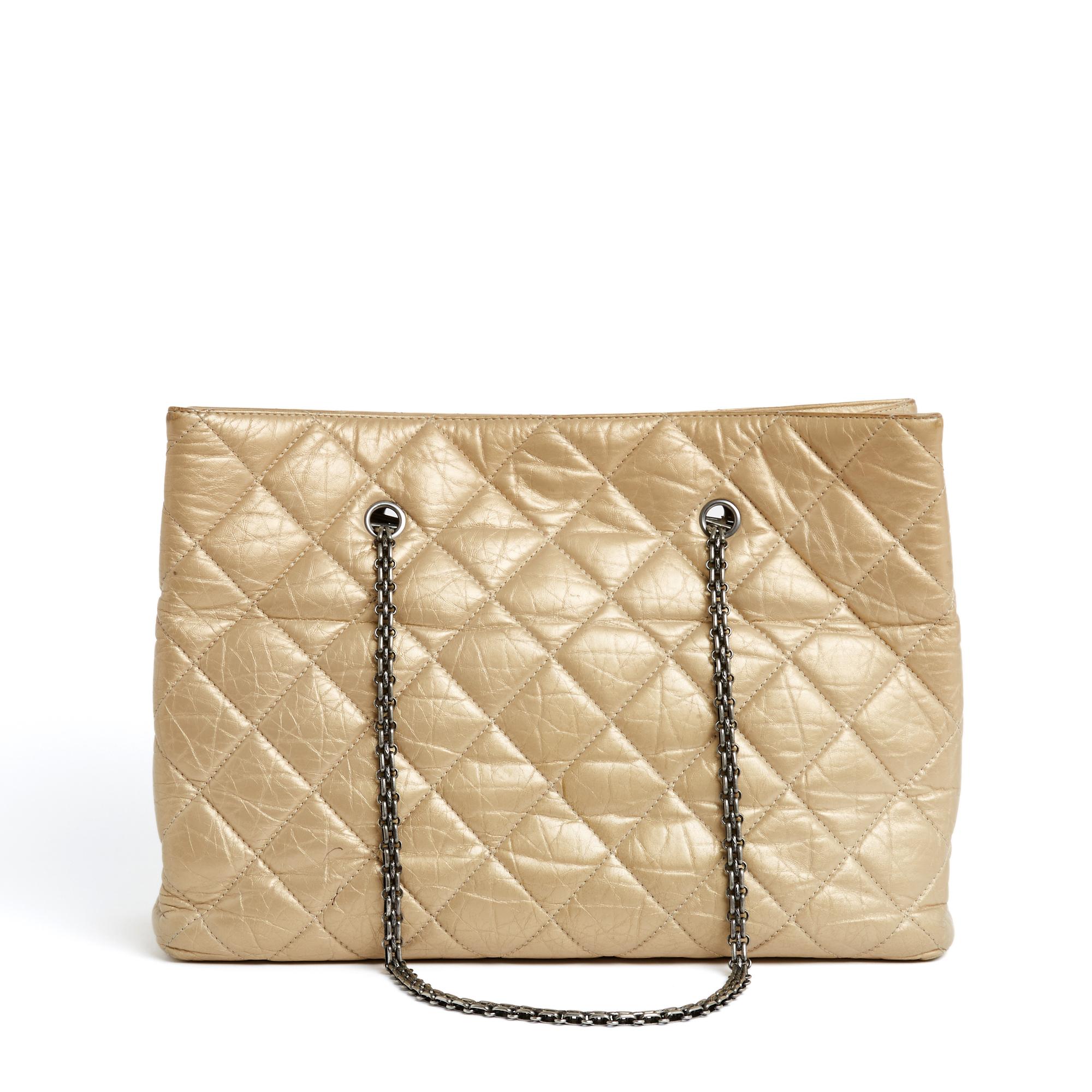 Chanel 2011 Sac Cabas 2.55 Light Gold Tote Shoulder Bag In Fair Condition For Sale In PARIS, FR