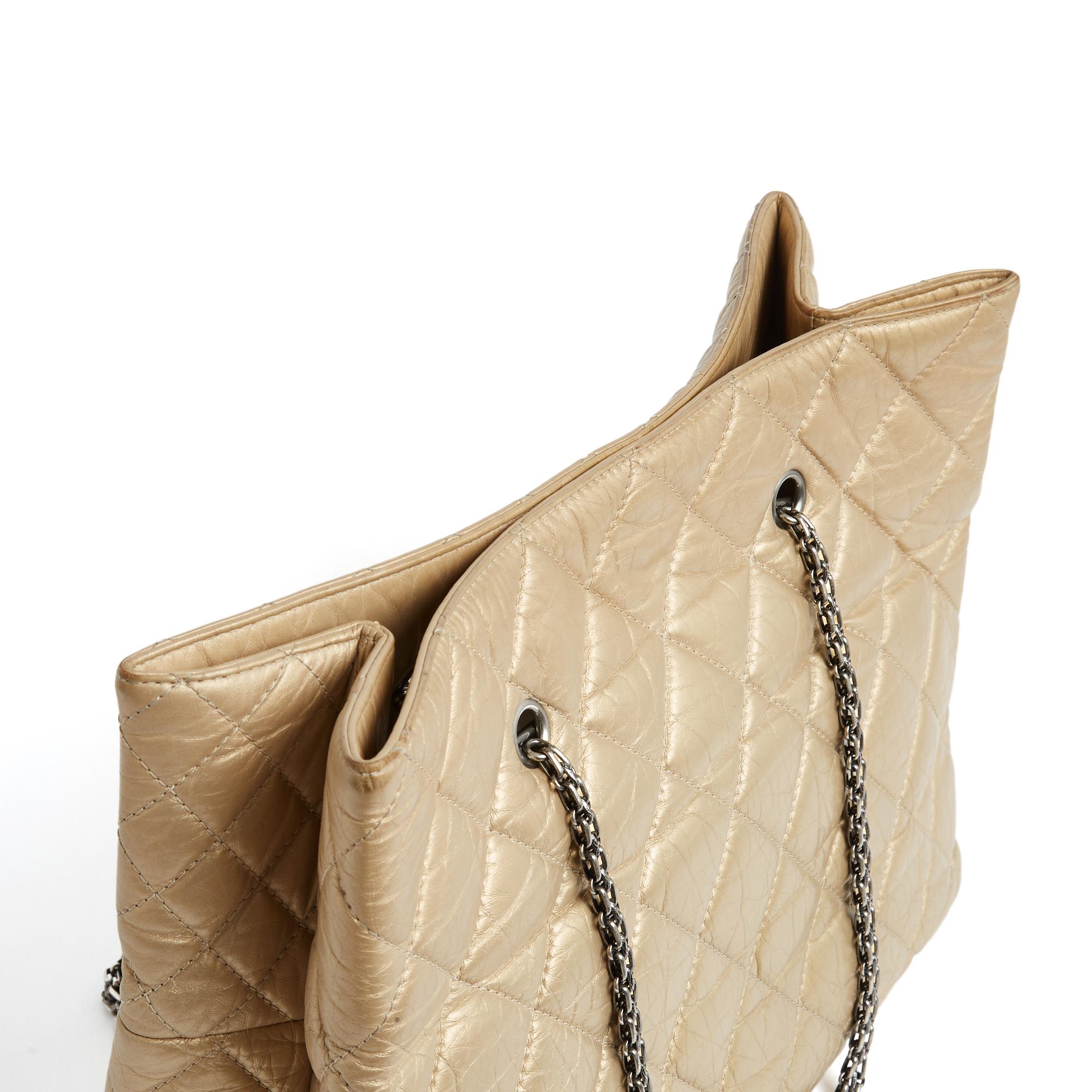 Women's or Men's Chanel 2011 Sac Cabas 2.55 Light Gold Tote Shoulder Bag For Sale