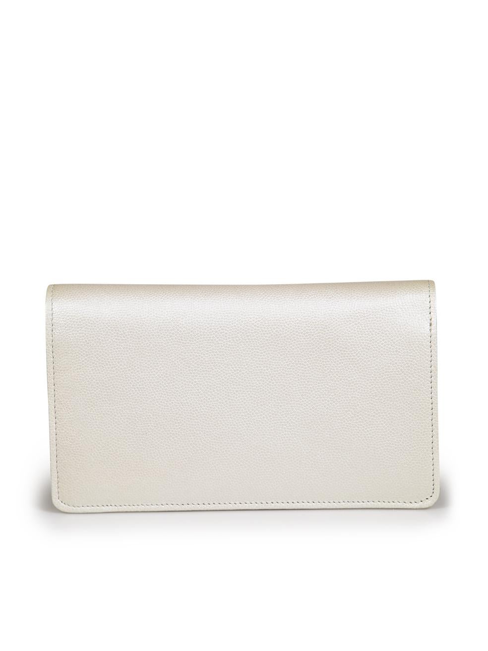 Chanel 2011 Silver Caviar Leather CC Bifold Wallet In Good Condition In London, GB