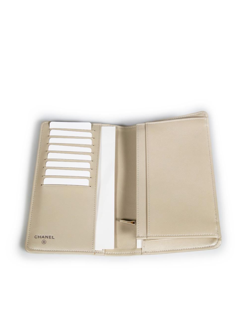 Chanel 2011 Silver Caviar Leather CC Bifold Wallet 2