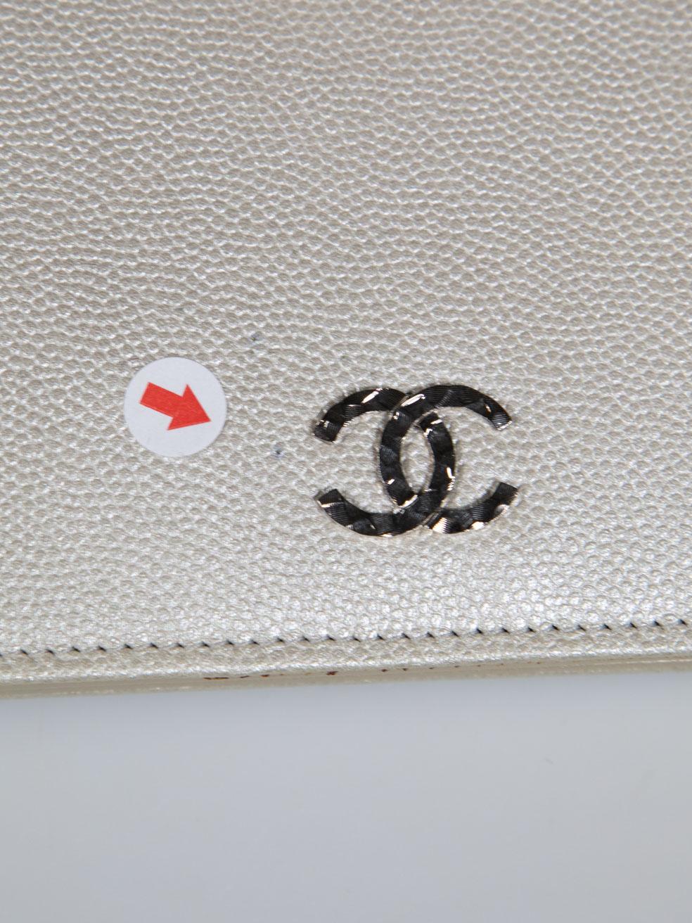 Chanel 2011 Silver Caviar Leather CC Bifold Wallet 3
