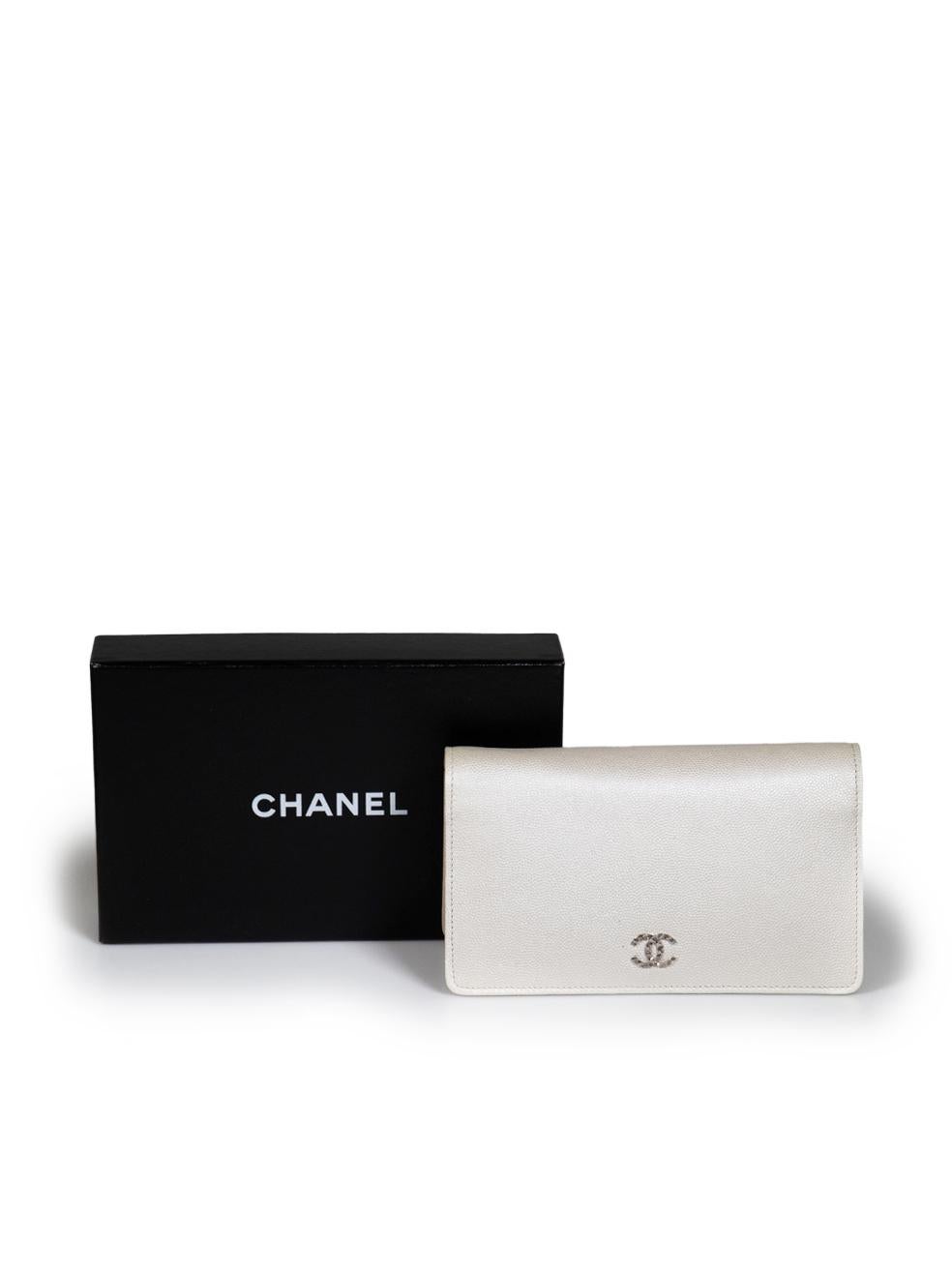 Chanel 2011 Silver Caviar Leather CC Bifold Wallet 4