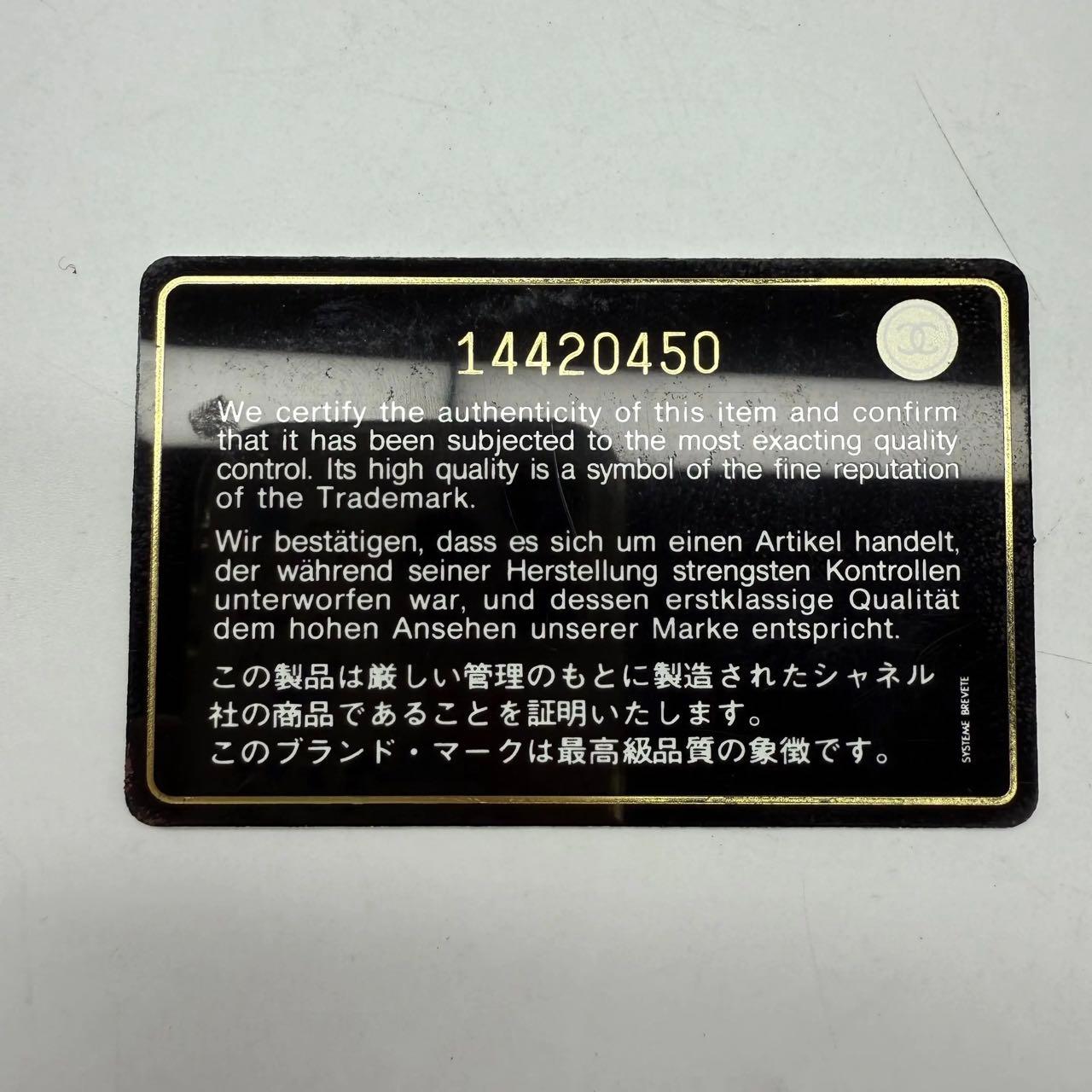 Chanel 2011 Timeless Classic Flap Medium in pelle di agnello nera con finiture in oro in vendita 7