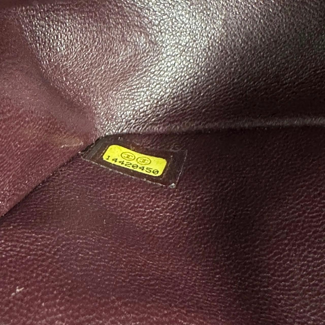 Chanel 2011 Timeless Classic Flap Medium in pelle di agnello nera con finiture in oro in vendita 9