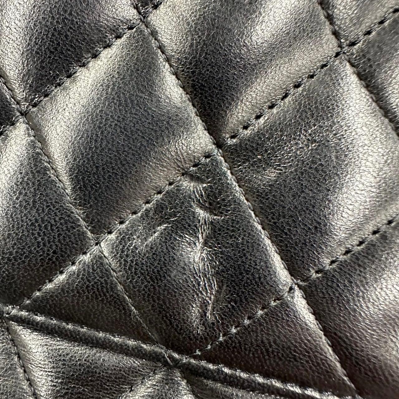 Chanel 2011 Timeless Classic Flap Medium in pelle di agnello nera con finiture in oro in vendita 14