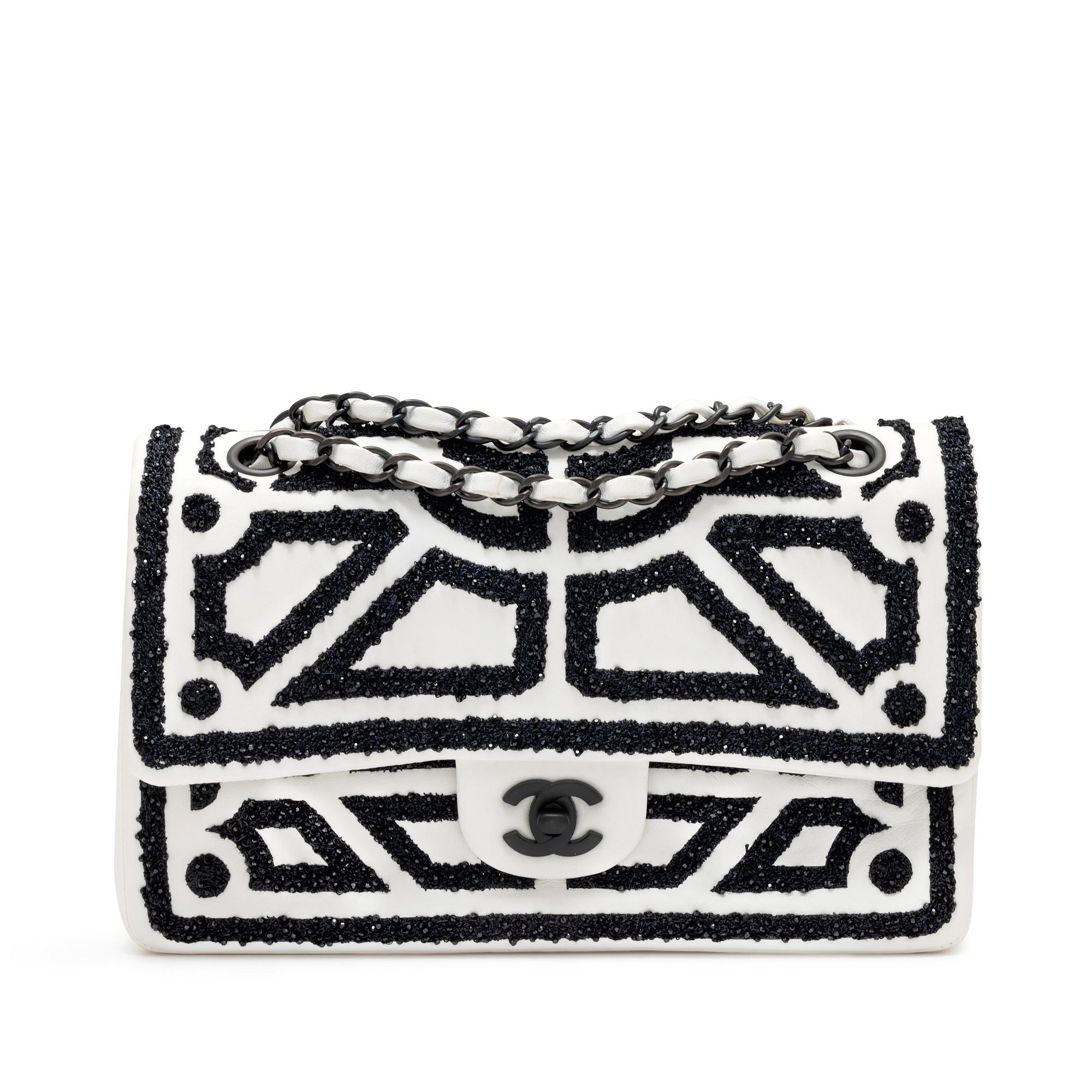 Chanel 2011 Vintage Classic Flap White and Black Lambskin Leather Shoulder Bag For Sale 1