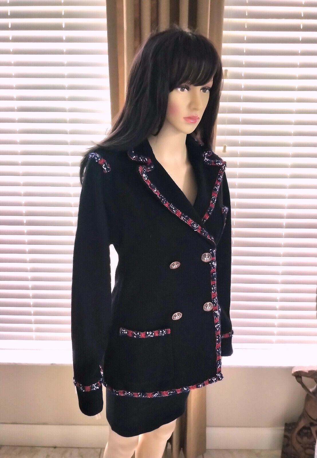 Chanel 2012 12A Paris-Bombay Black & Red Beaded Crest Patch Jacket FR 38/ US 4 6 For Sale 1