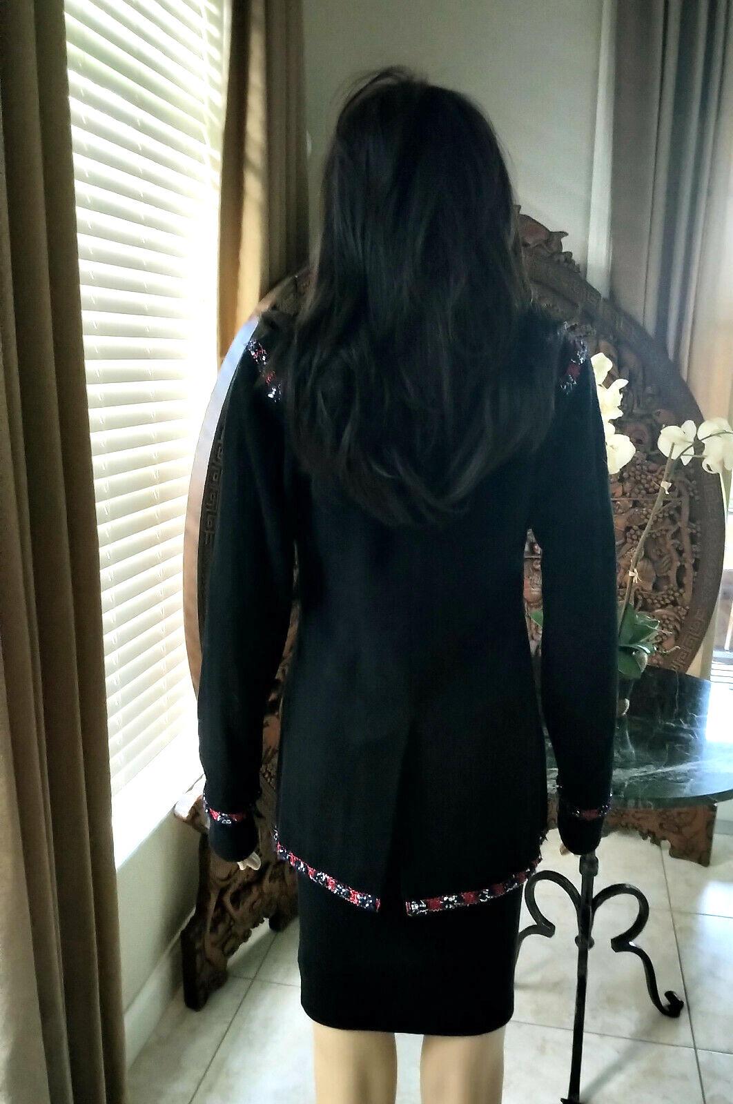 Chanel 2012 12A Paris-Bombay Black & Red Beaded Crest Patch Jacket FR 38/ US 4 6 For Sale 3