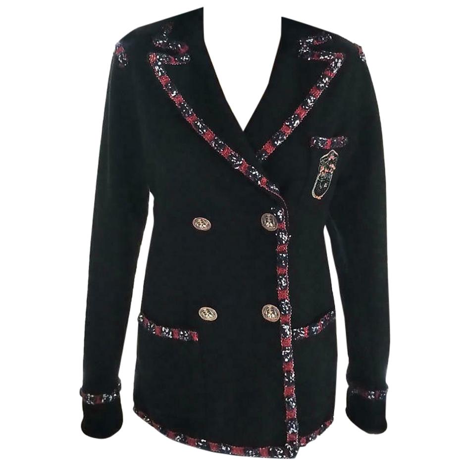 Chanel 2012 12A Paris-Bombay Black & Red Beaded Crest Patch Jacket FR 38/ US 4 6 For Sale
