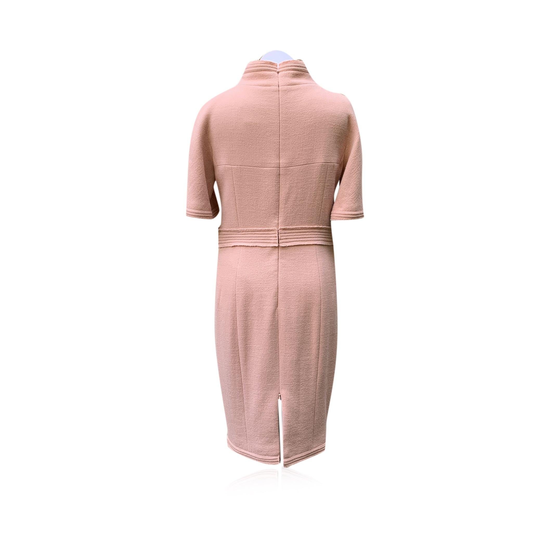 Chanel 2012 Vestido midi de tweed rosa bebé con cinturón de perlas Talla 38 FR Marrón