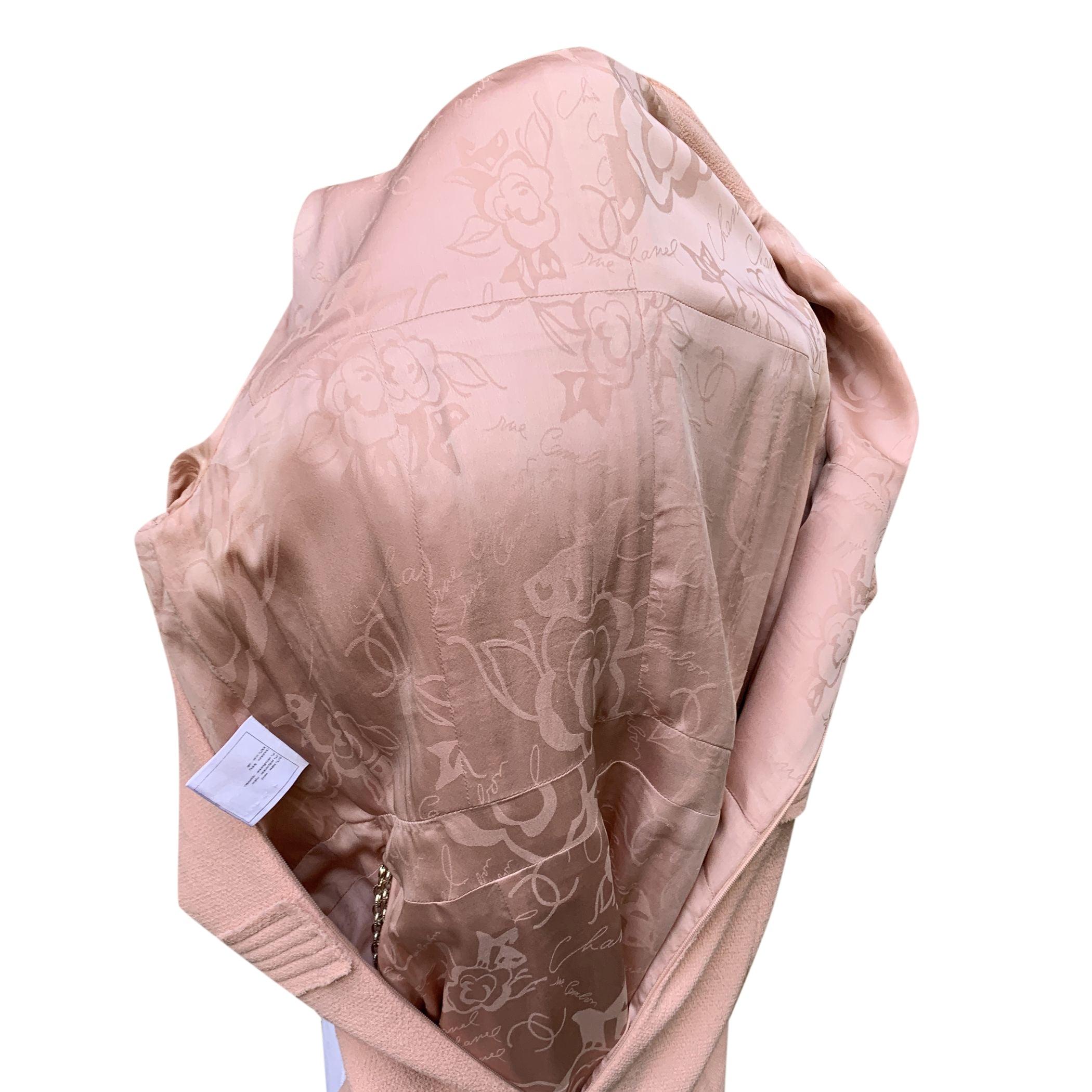 Chanel 2012 Vestido midi de tweed rosa bebé con cinturón de perlas Talla 38 FR en Bueno Estado en Rome, Rome