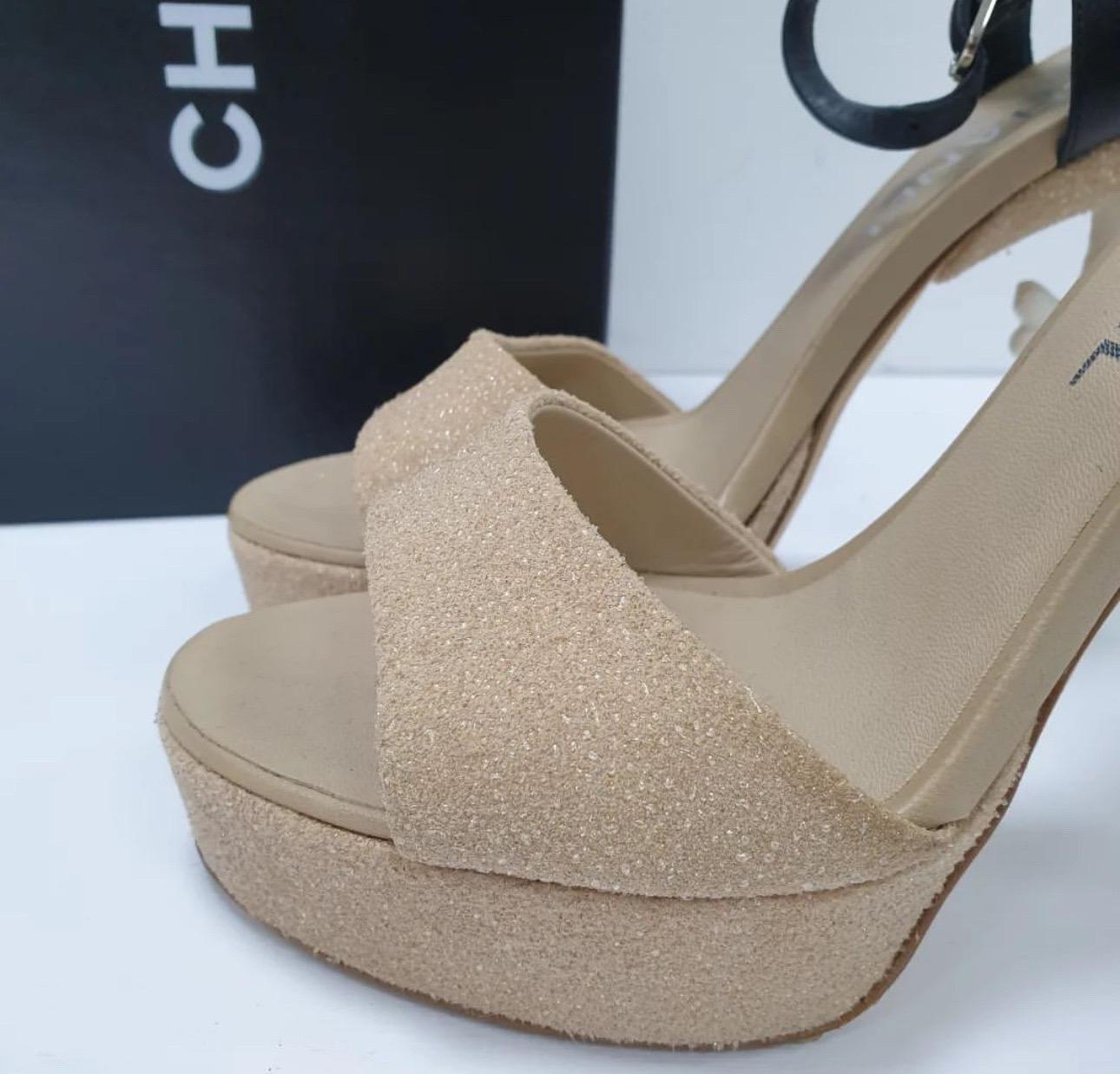 CHANEL 2012 Beige Sand Coral Heels Sandals In Good Condition For Sale In Krakow, PL