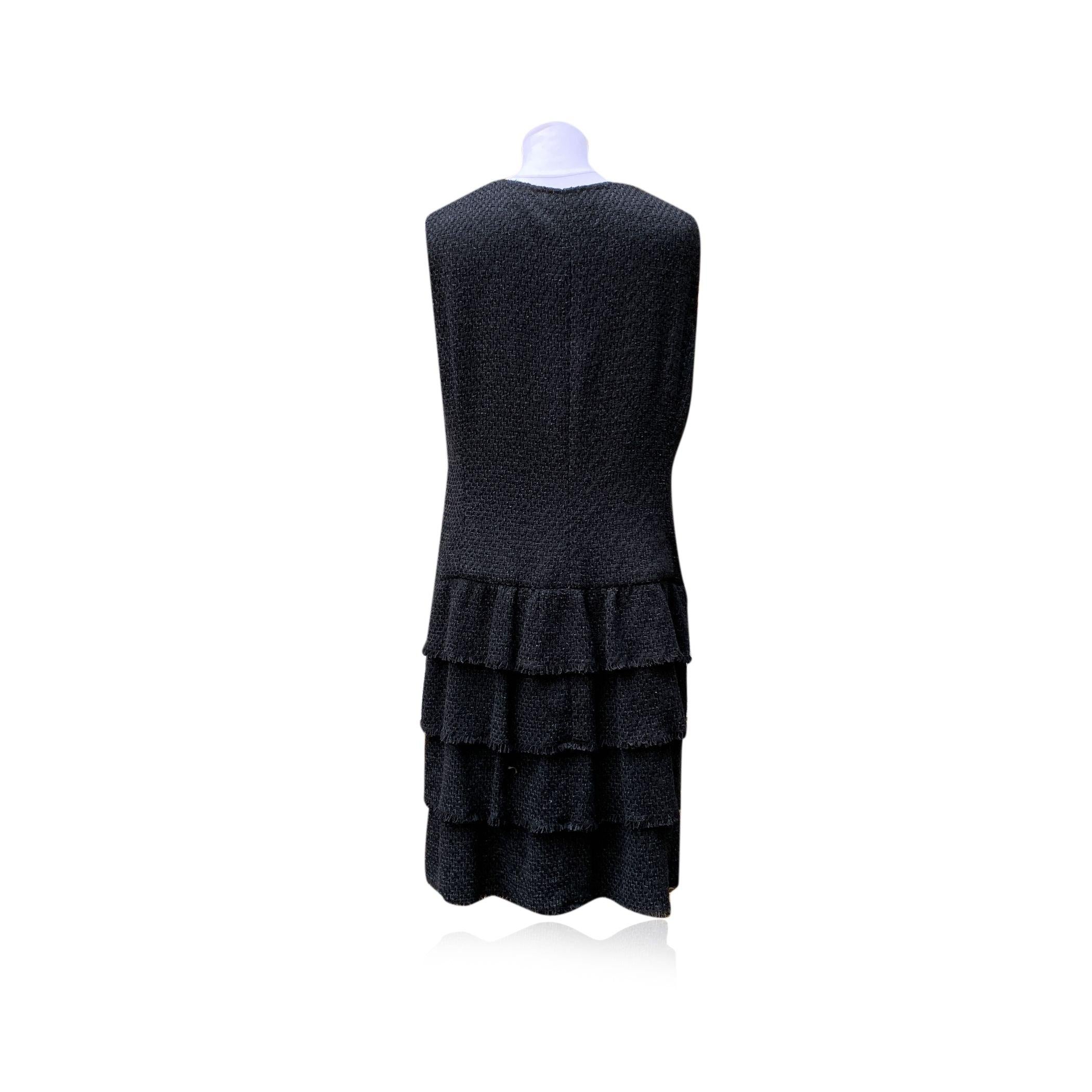 Chanel 2012 Black Cotton Tweed Tiered Sleeveless Dress Size 44 FR In Good Condition In Rome, Rome
