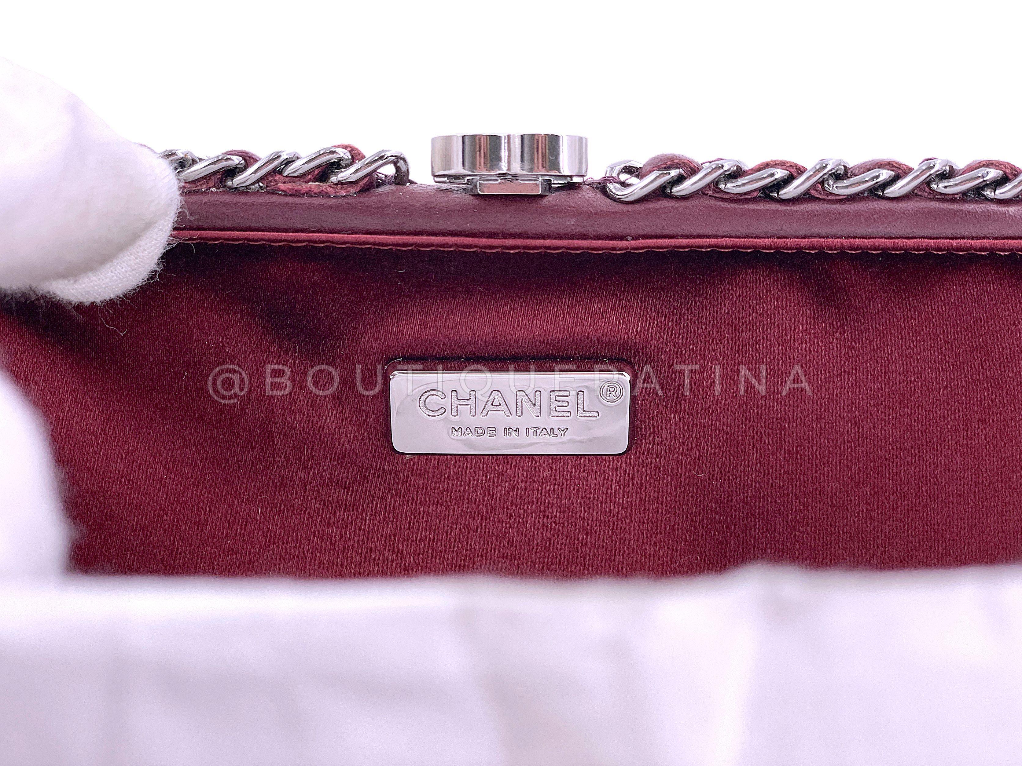 Pochette Chanel 2012 Bordeaux surdimensionnée matelassée avec chaîne autour RHW 67849 en vente 5