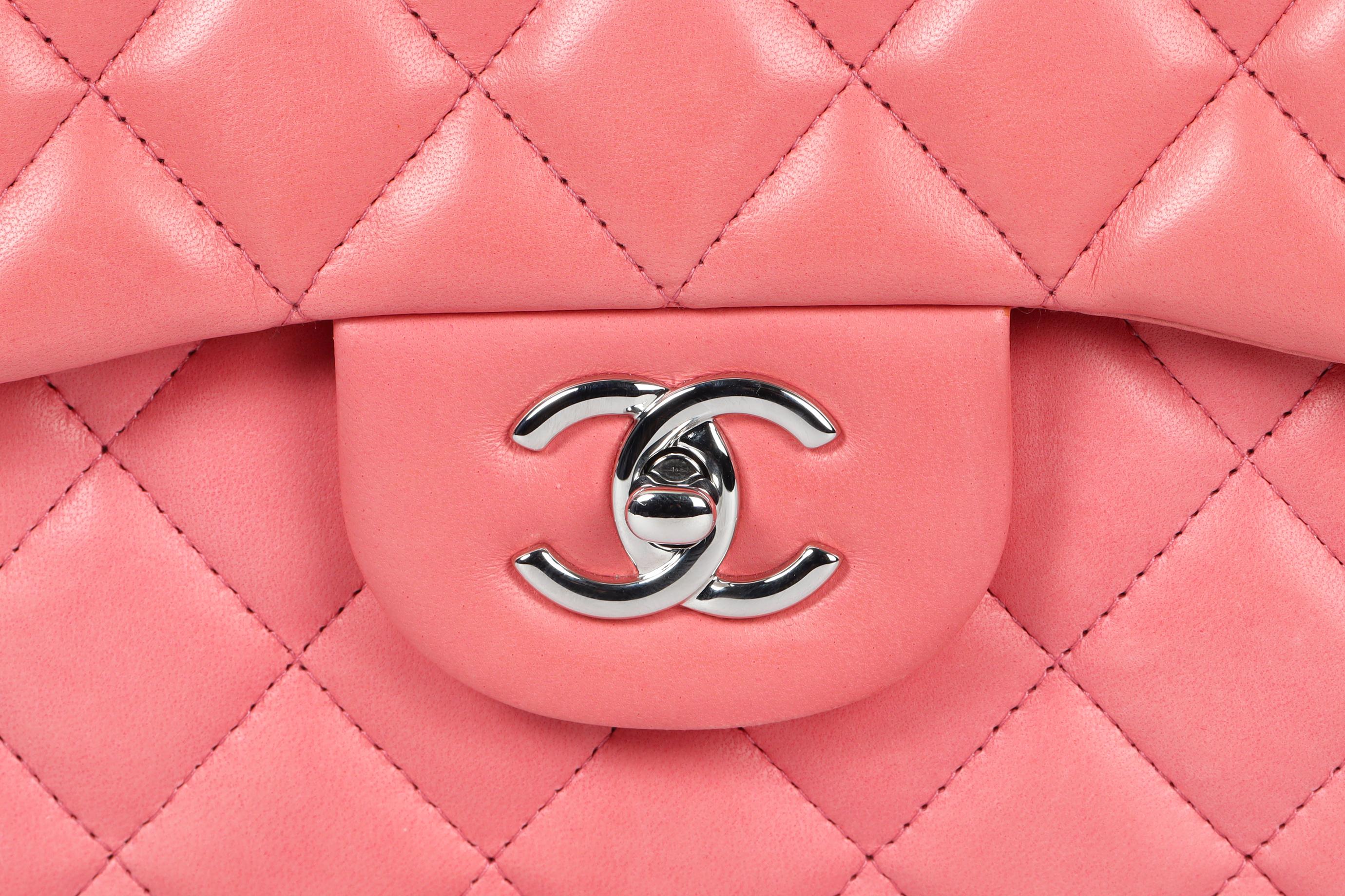 Chanel 2012 Classic Jumbo Double Flap Quilted Leather Shoulder Bag For Sale 3