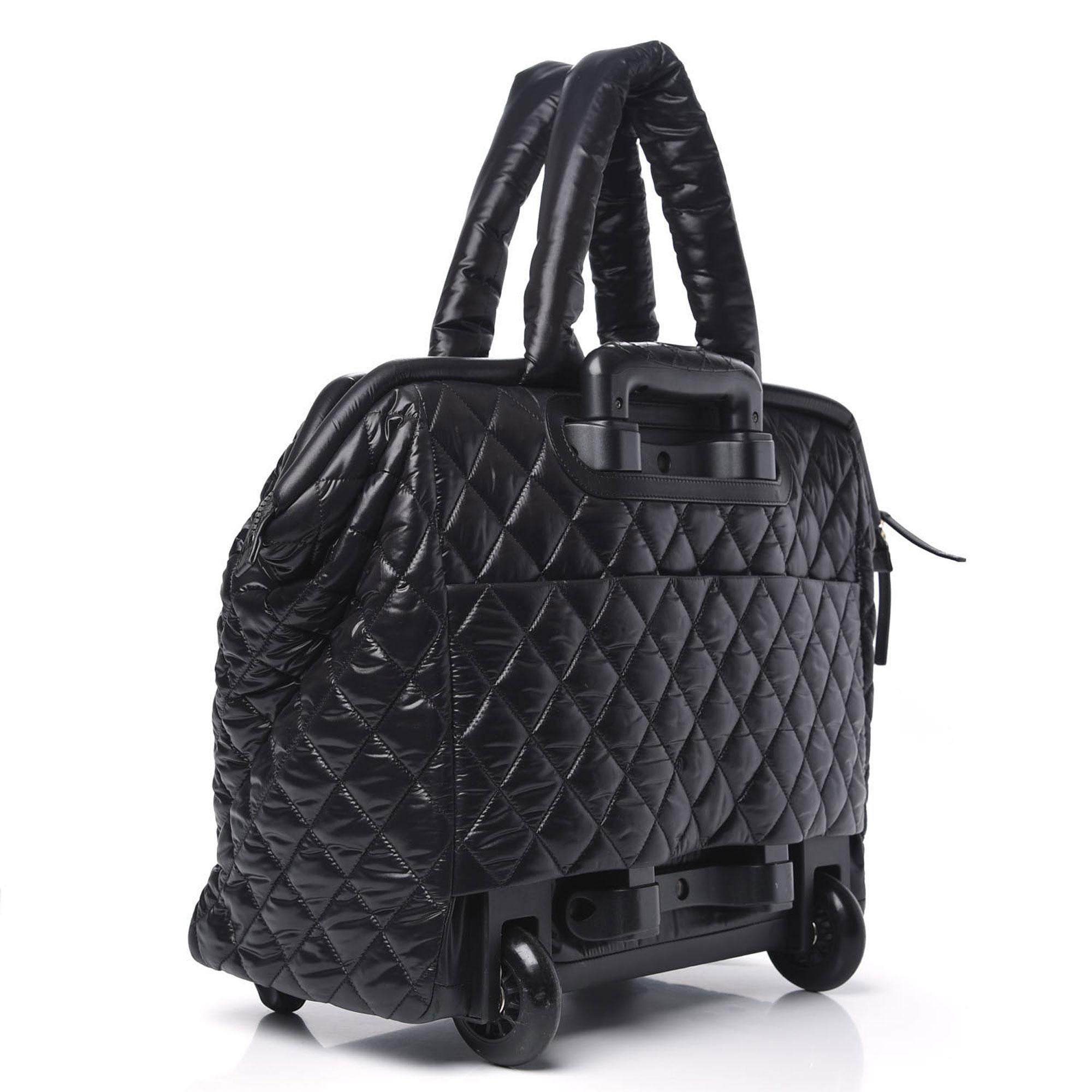 Chanel 2012 Coco Cocoon Gesteppte Fall Carry On Trolley Travel Schwarz Gepäcktasche im Angebot 6