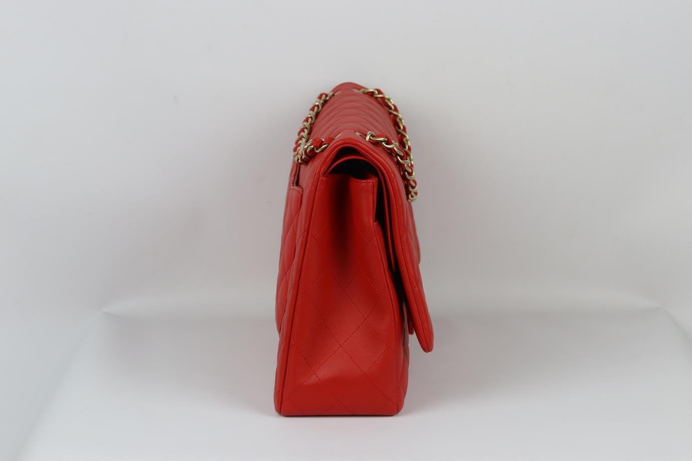 Chanel 2012 Maxi Klassische gesteppte Leder-Umhängetasche mit doppelter Klappe (Rot) im Angebot