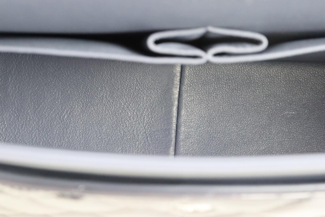Chanel 2012 Maxi Classic Classic Leather Quilted Patent Leather Double Flap Shoulder Bag (Sac à bandoulière à double rabat en cuir verni matelassé) en vente 6