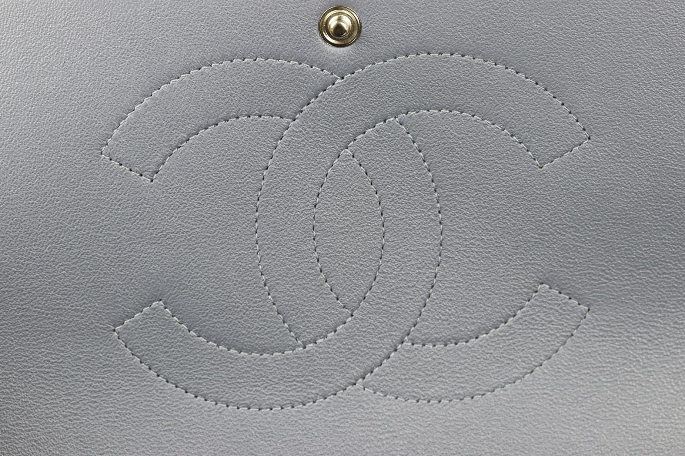 Chanel 2012 Maxi Classic Umhängetasche aus gestepptem Lackleder mit doppelter Klappe im Angebot 4