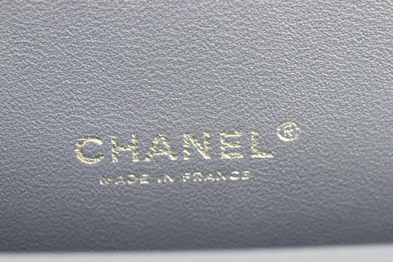 Chanel 2012 Maxi Classic Umhängetasche aus gestepptem Lackleder mit doppelter Klappe im Angebot 5