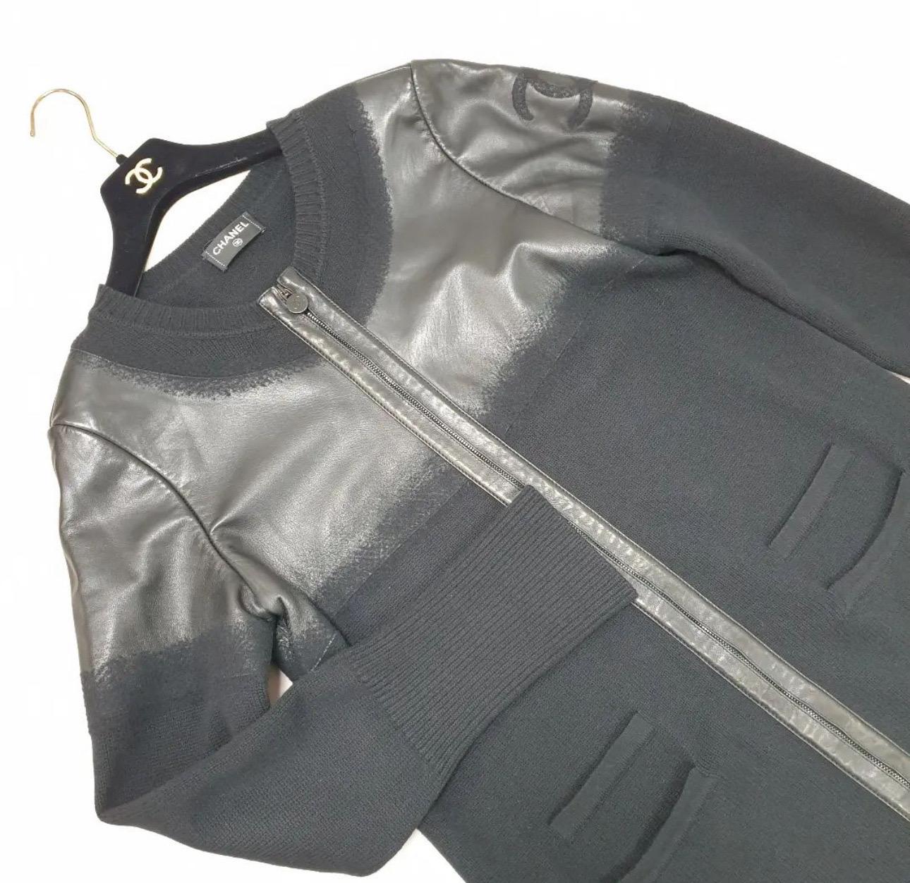 CHANEL 2012 Pullover-Kleid-Mantel aus Wolle und Leder  Damen im Angebot