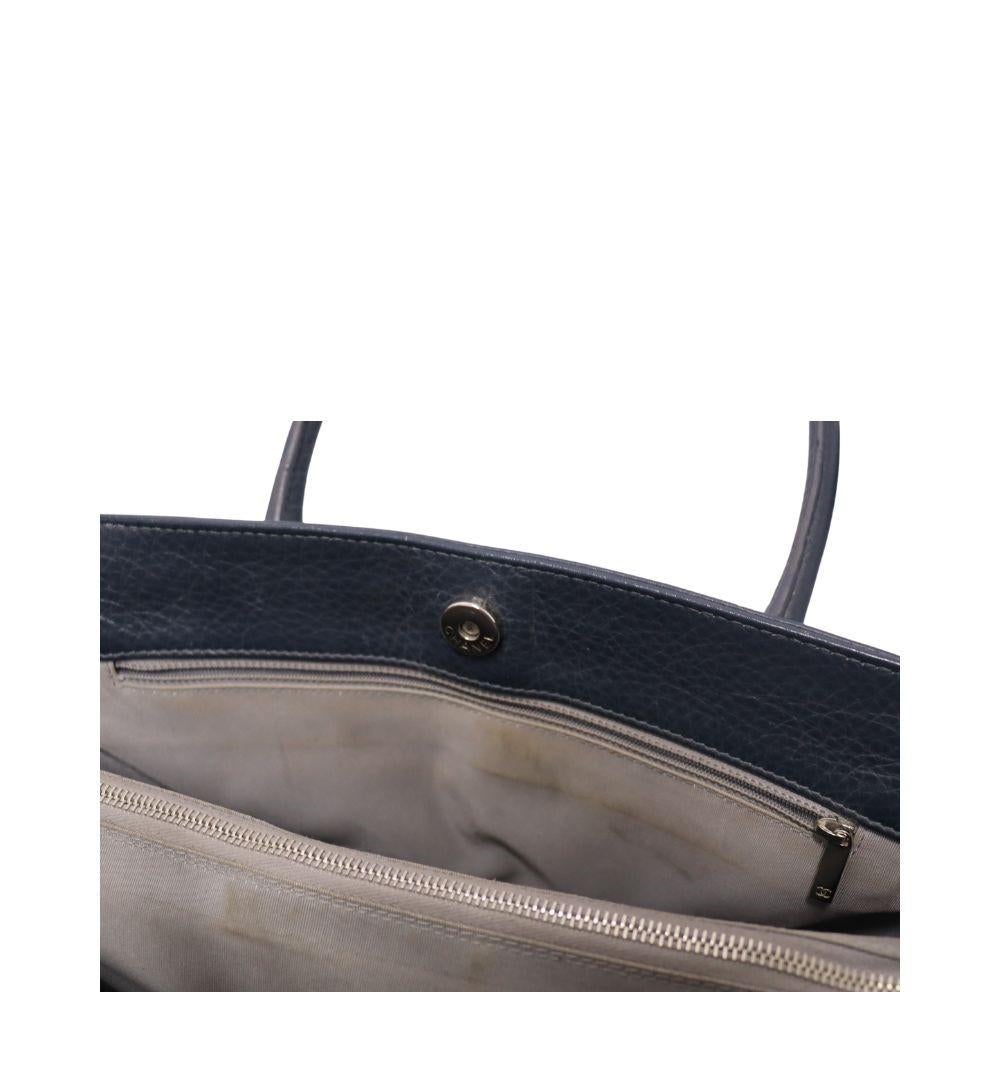 Chanel 2013/2014 - Grand sac fourre-tout Executive Cerf en cuir bleu marine en vente 8