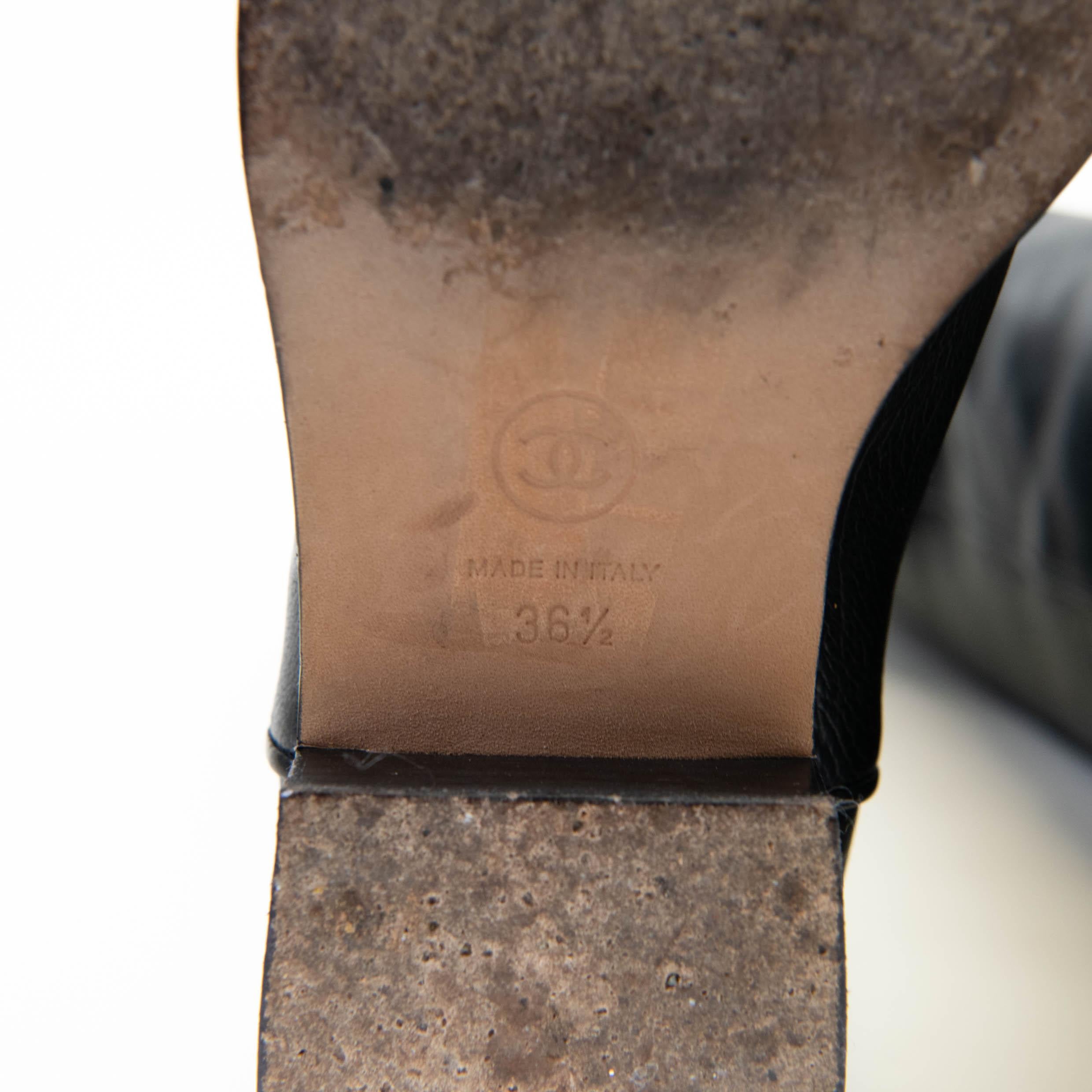 Chanel 2013 Schwarze Lederstiefel mit ineinandergreifendem CC-Logo und Reißverschluss Größe 36,5 im Angebot 2