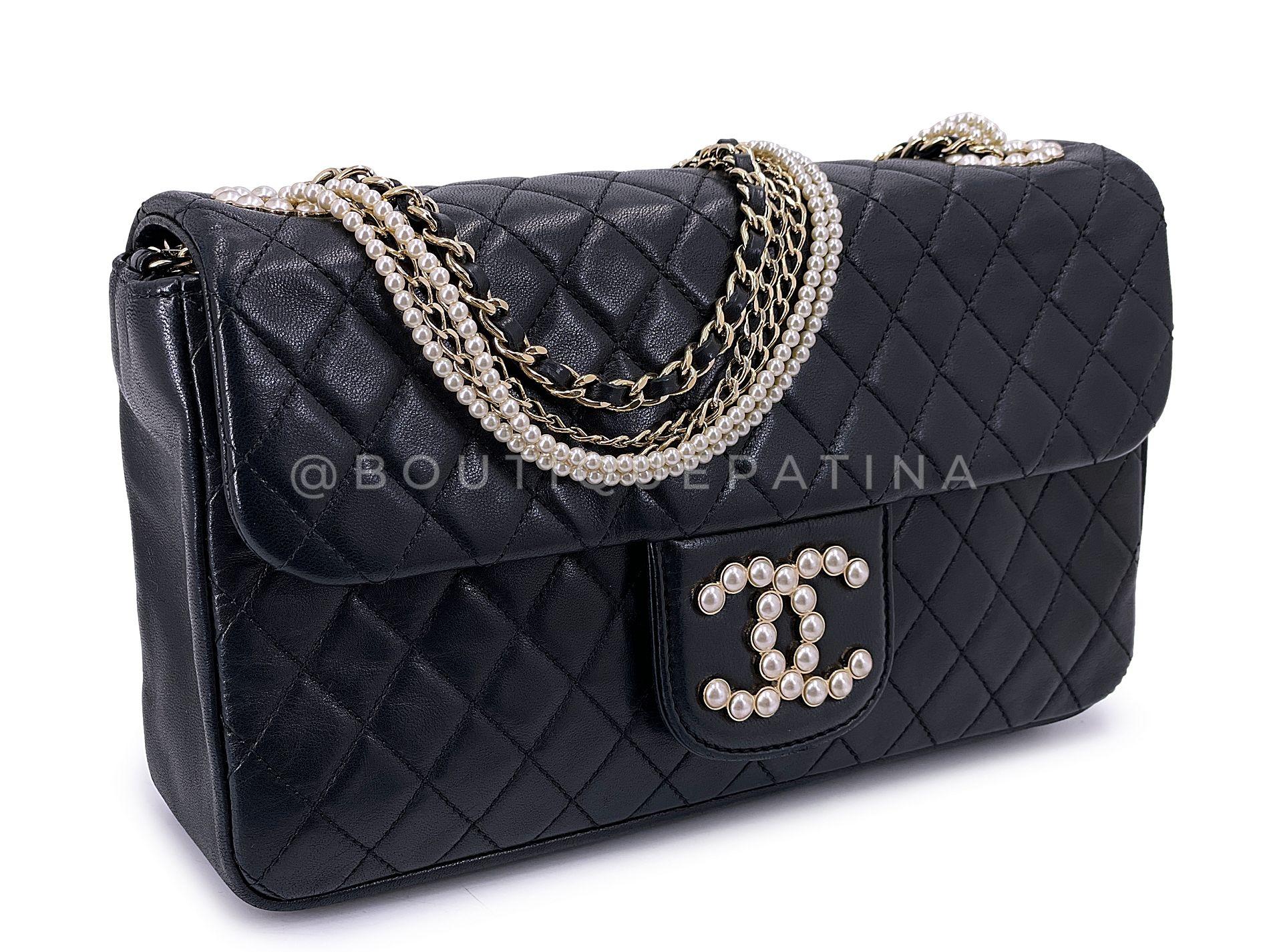 Articolo del negozio: 68746
L'iconica borsa del Santo Graal è la Chanel Classic Flap. Ambita per la sua semplicità ed eleganza - catena singola intrecciata, chiusura CC turnlock, interno in pelle di agnello.

Una variante unica e difficile da