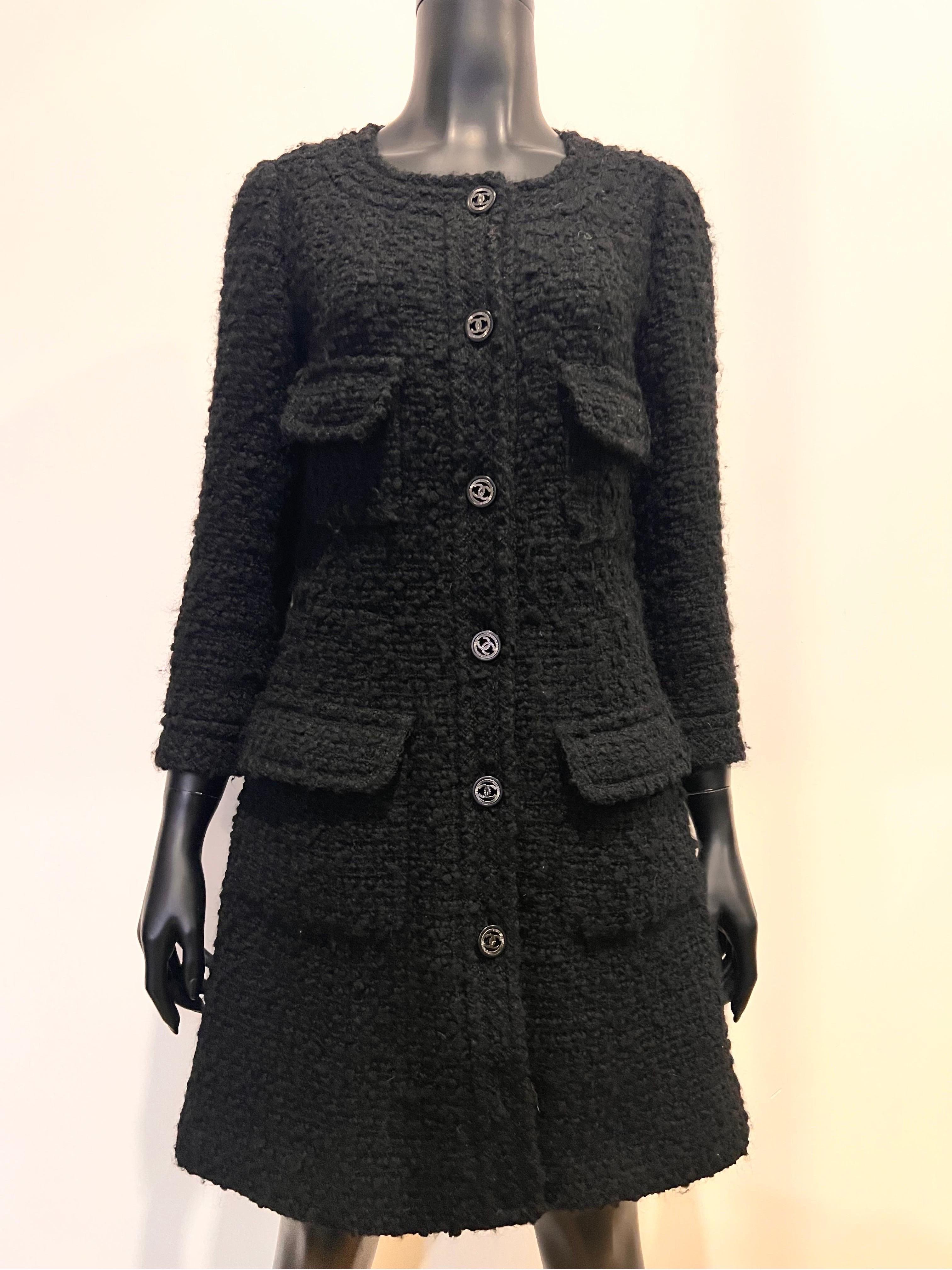 Chanel 2013 boucle tweed coat dress in black with CC details buttons  In Excellent Condition In COLLINGWOOD, AU