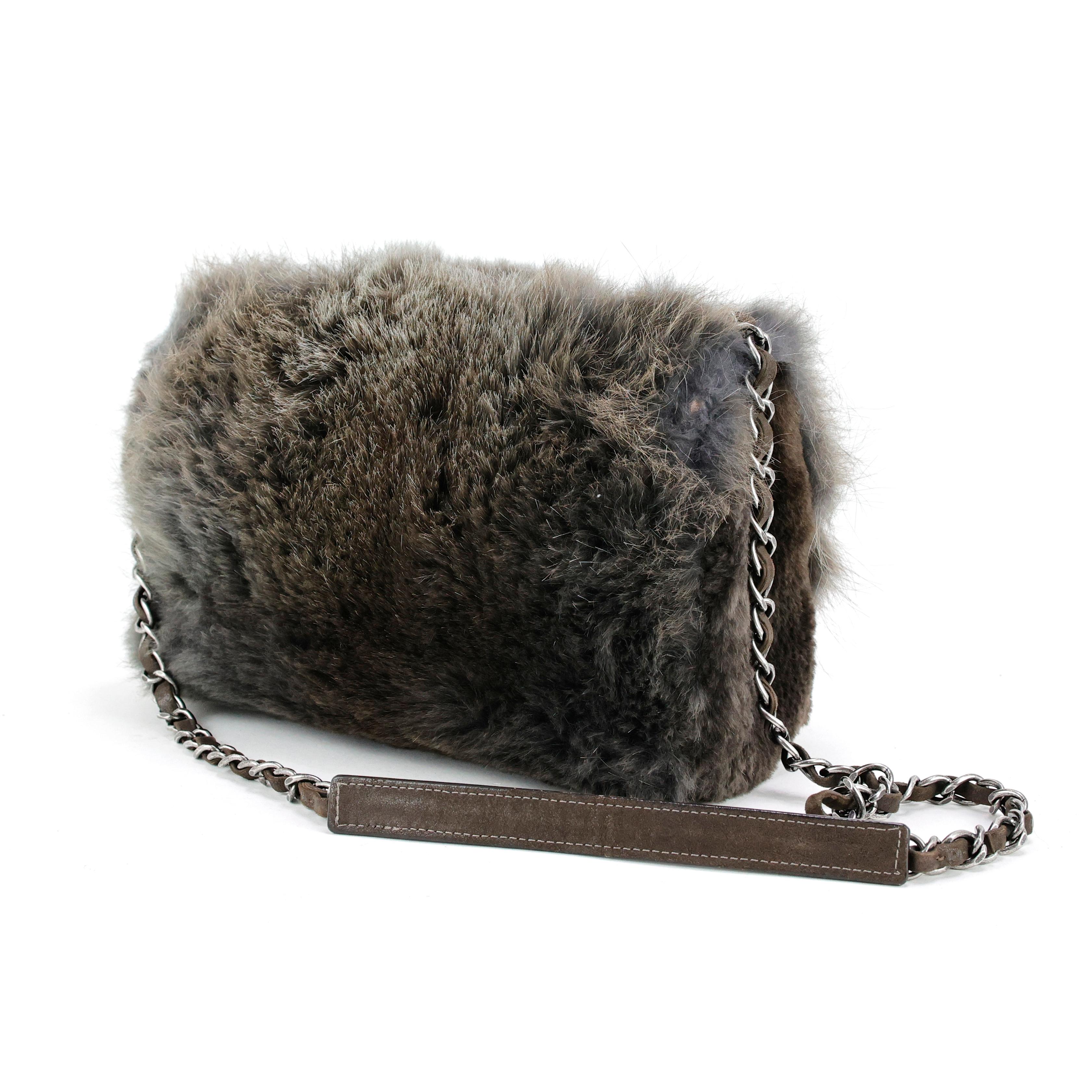 Rare Chanel 2013 CC flap bag in grey fur, silver hardware.

Condition:
Good.

Packing/accessories:
Authenticity card.

Measurements:
29cm x 20cm x 10cm