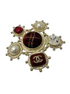 Chanel 2013 Gripoix Pearls Brooch