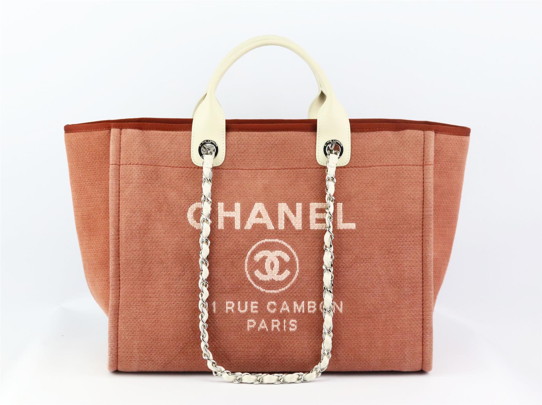 Made in Italy, this beautiful 2013 Chanel Medium ‘Deauville’ tote bag has been made from pink canvas exterior with matching canvas interior, this piece is decorated with a bold ‘CHANEL’ and CC detail on the front, it’s finished with white leather