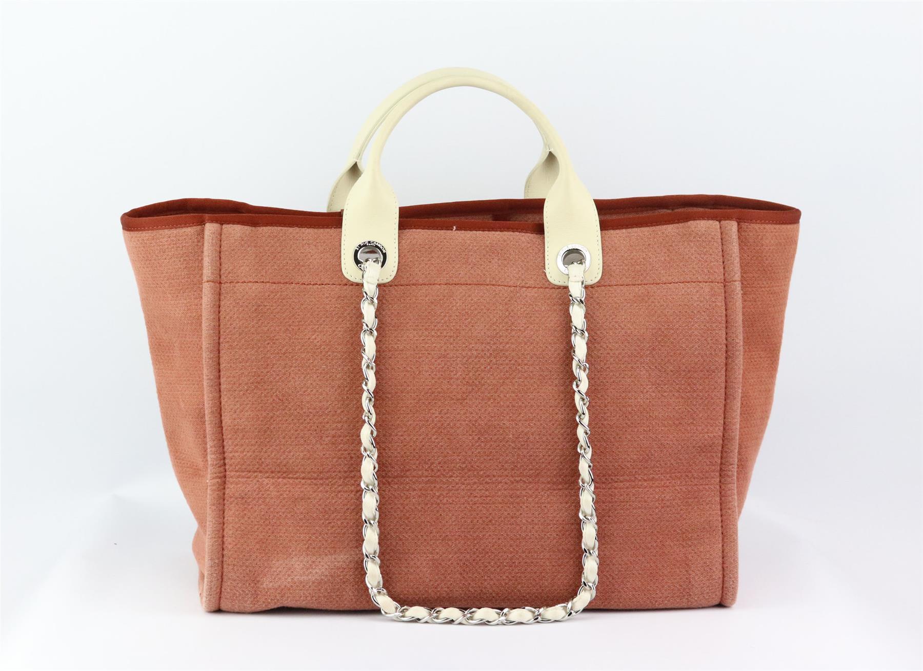 Chanel 2013 Borsa Tote media Deauville in pelle e tela In condizioni ottime a London, GB