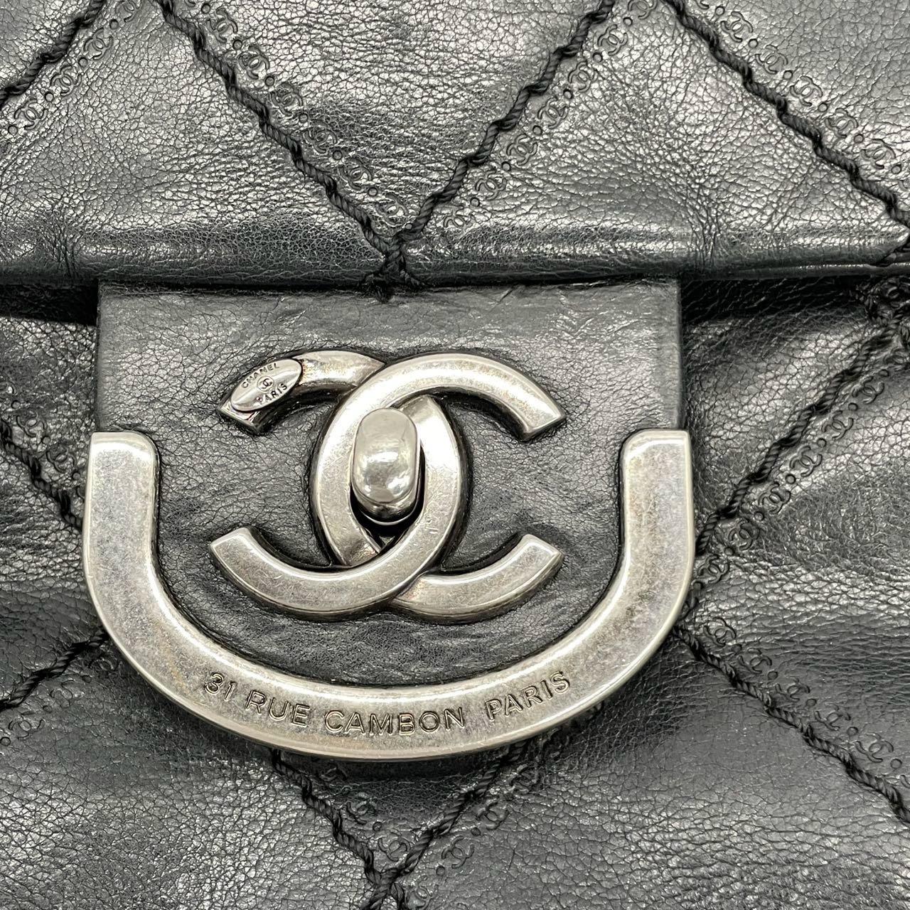 Chanel 2013 Paris-Edinburgh Large Black Flap Calfskin Leather Shoulder Bag en vente 5