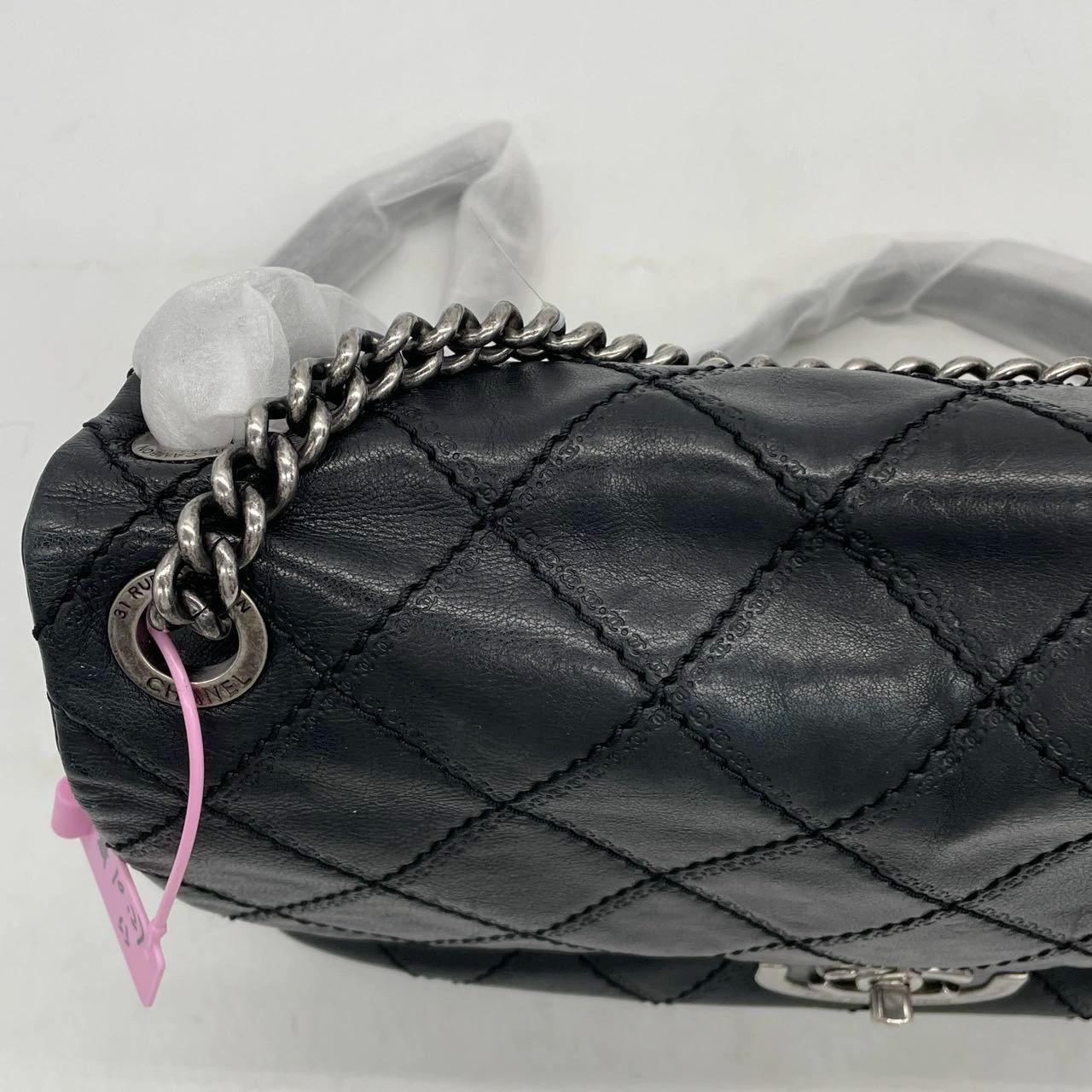 Chanel 2013 Paris-Edinburgh Large Black Flap Calfskin Leather Shoulder Bag en vente 6