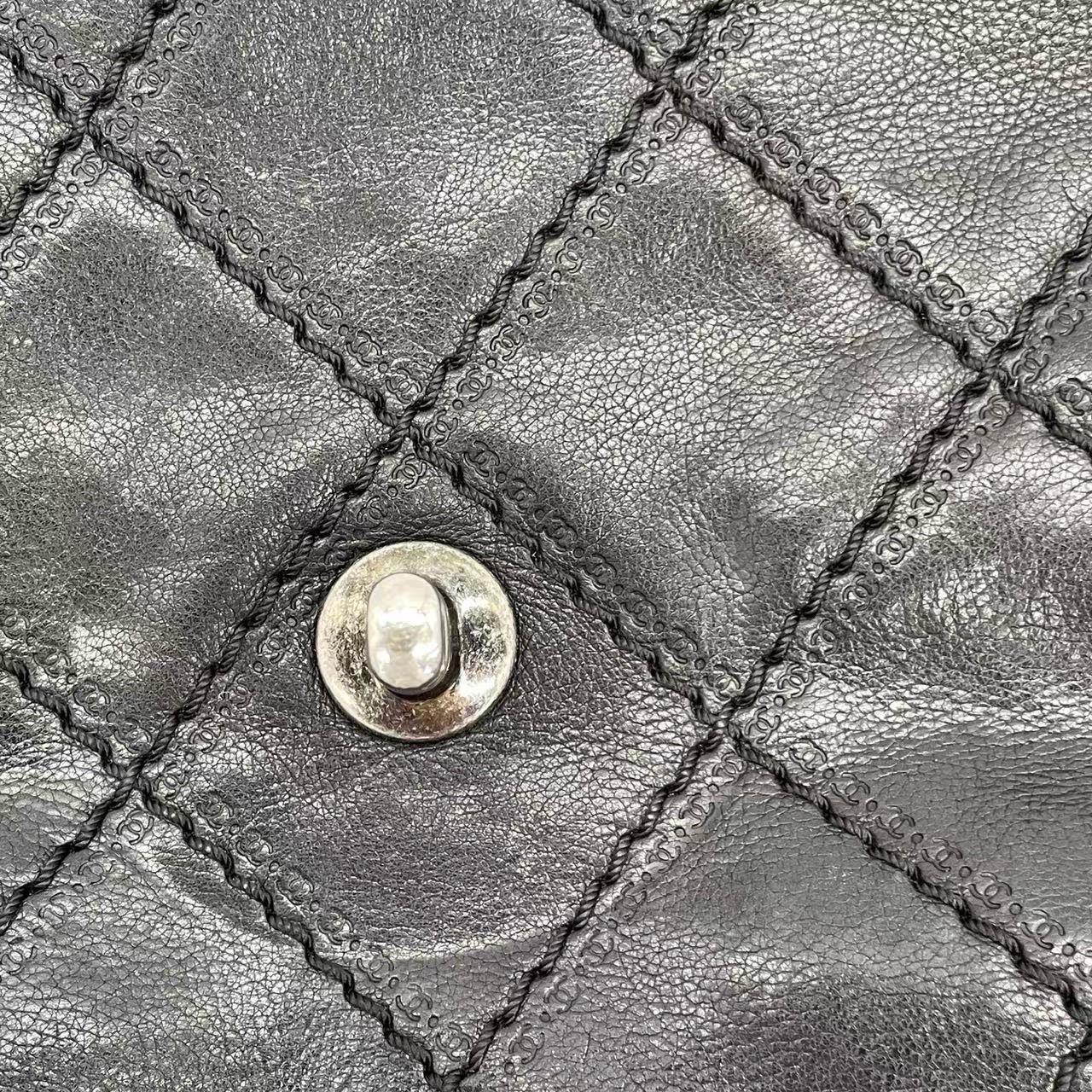 Chanel 2013 Paris-Edinburgh Large Black Flap Calfskin Leather Shoulder Bag en vente 7