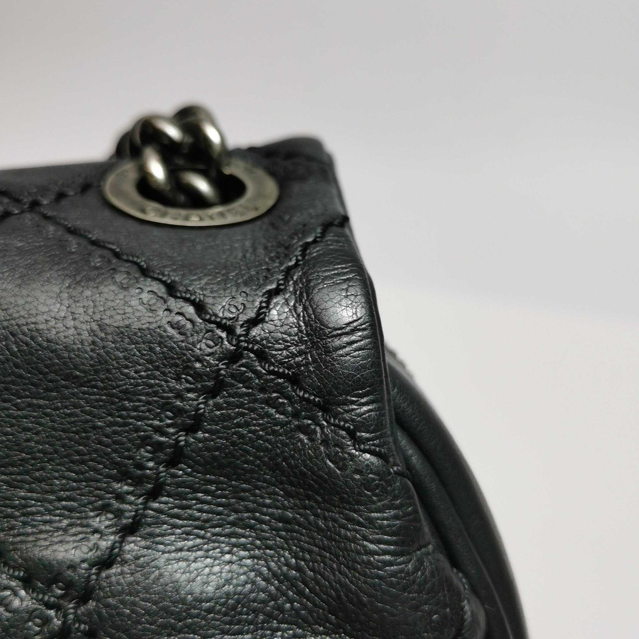 Chanel 2013 Paris-Edinburgh Borsa a spalla grande in pelle di vitello con patta nera in vendita 8