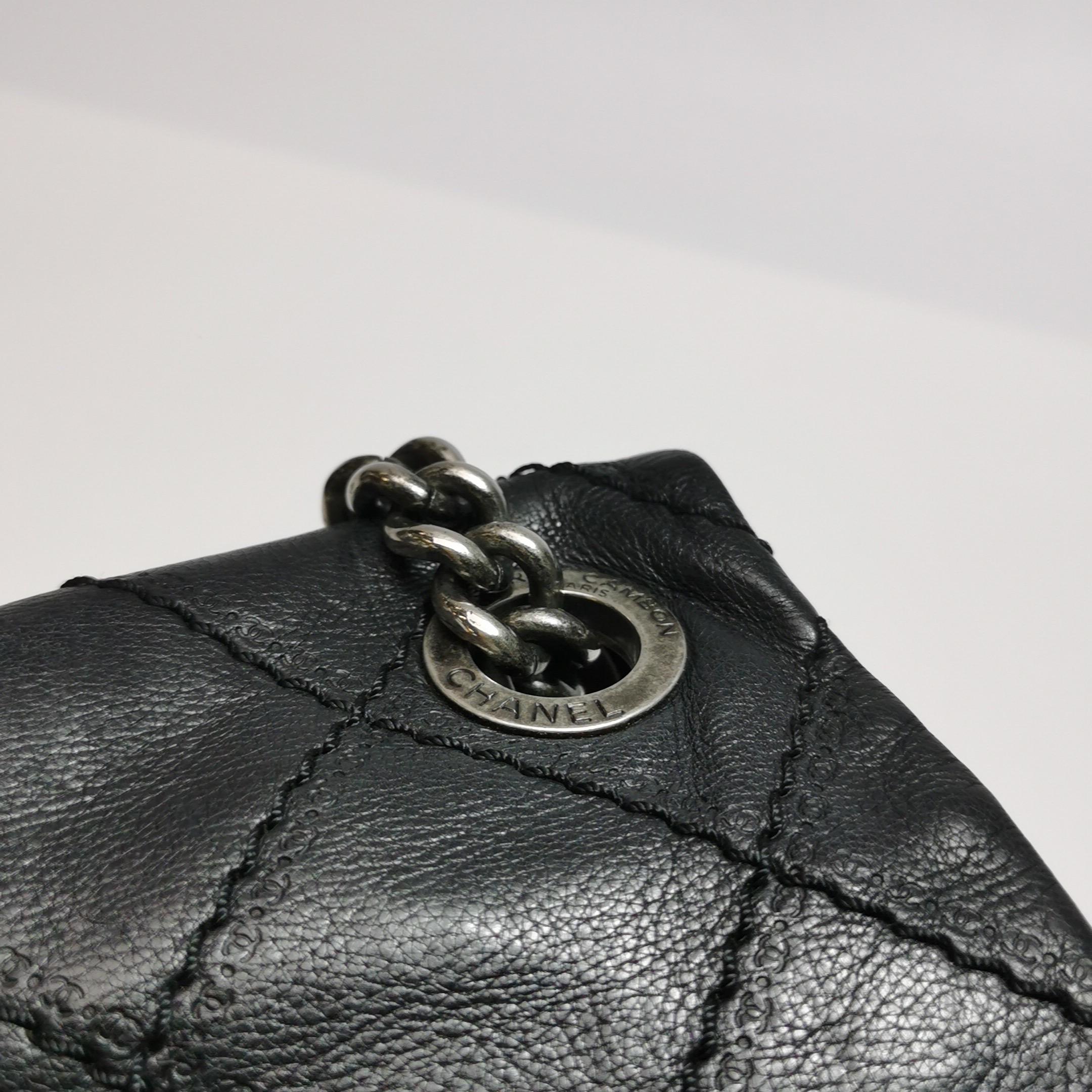 Chanel 2013 Paris-Edinburgh Borsa a spalla grande in pelle di vitello con patta nera in vendita 9