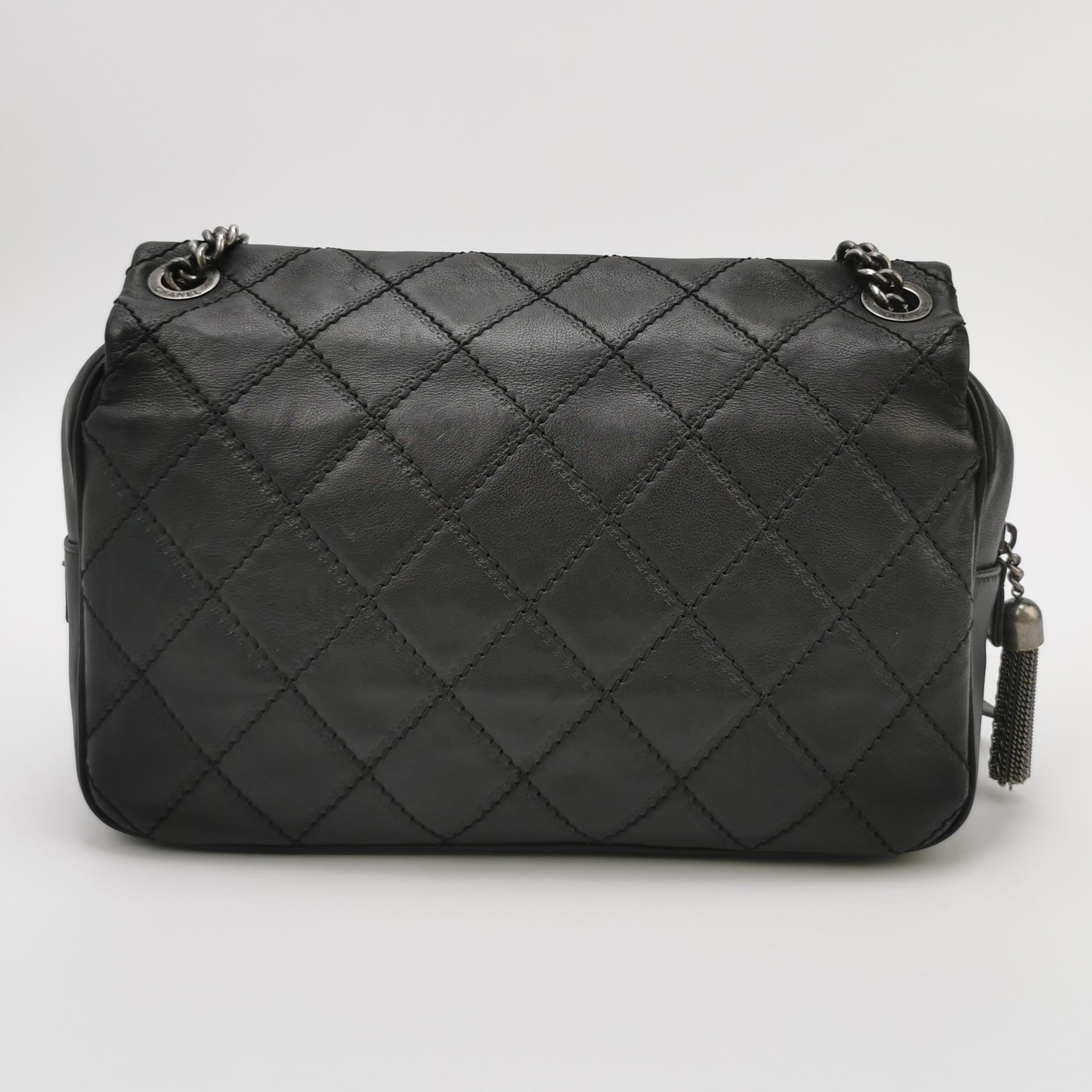 Nero Chanel 2013 Paris-Edinburgh Borsa a spalla grande in pelle di vitello con patta nera in vendita