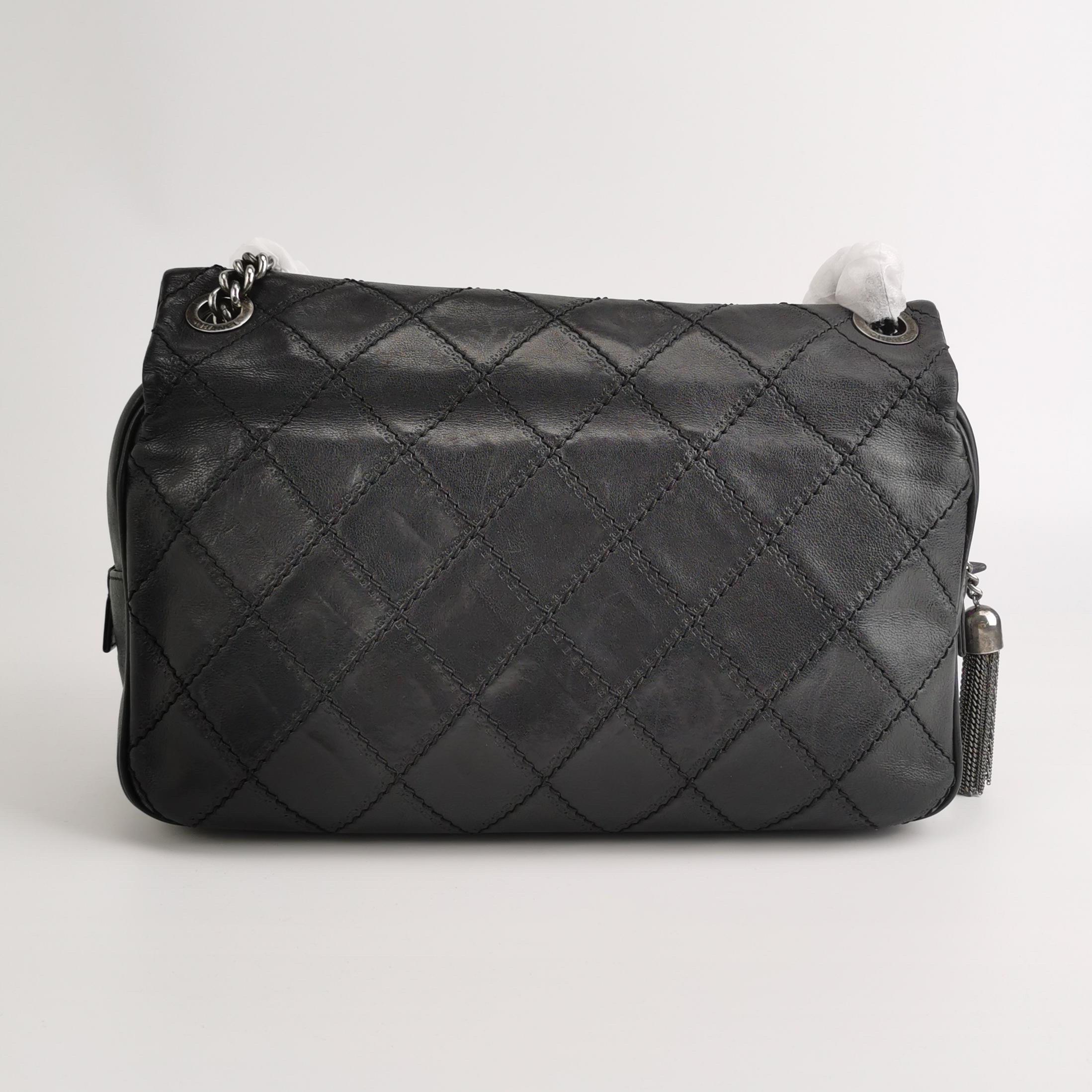 Nero Chanel 2013 Paris-Edinburgh Borsa a spalla grande in pelle di vitello con patta nera in vendita