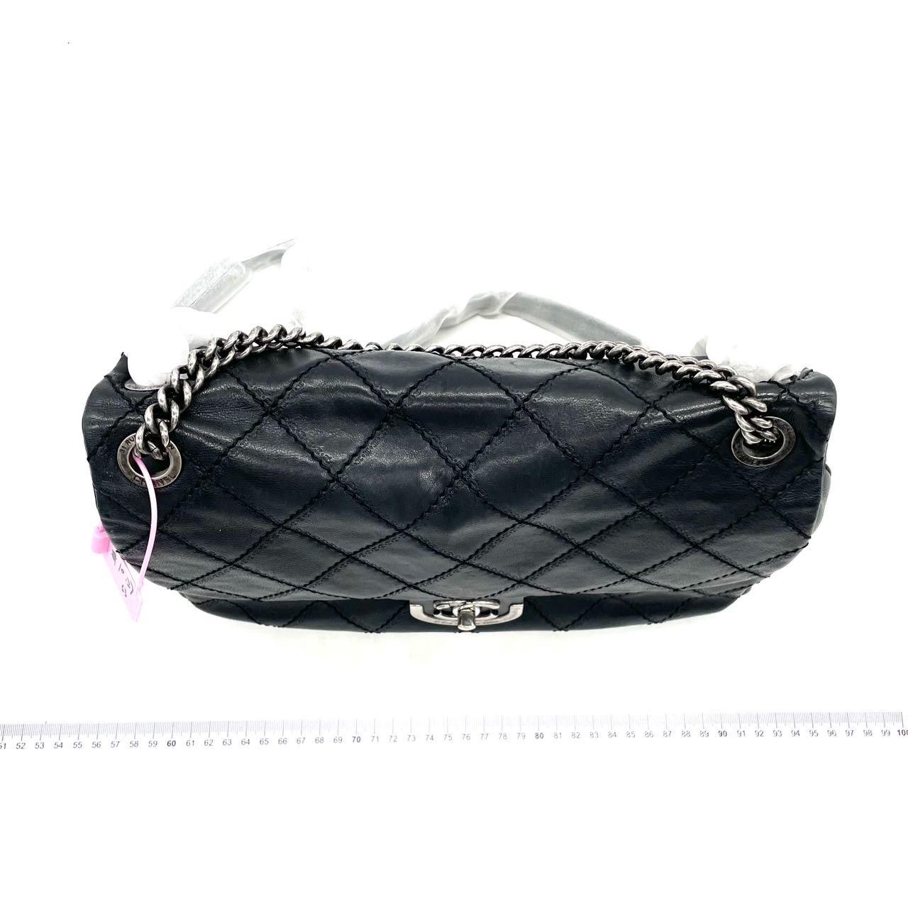 Chanel 2013 Paris-Edinburgh Large Black Flap Calfskin Leather Shoulder Bag Pour femmes en vente