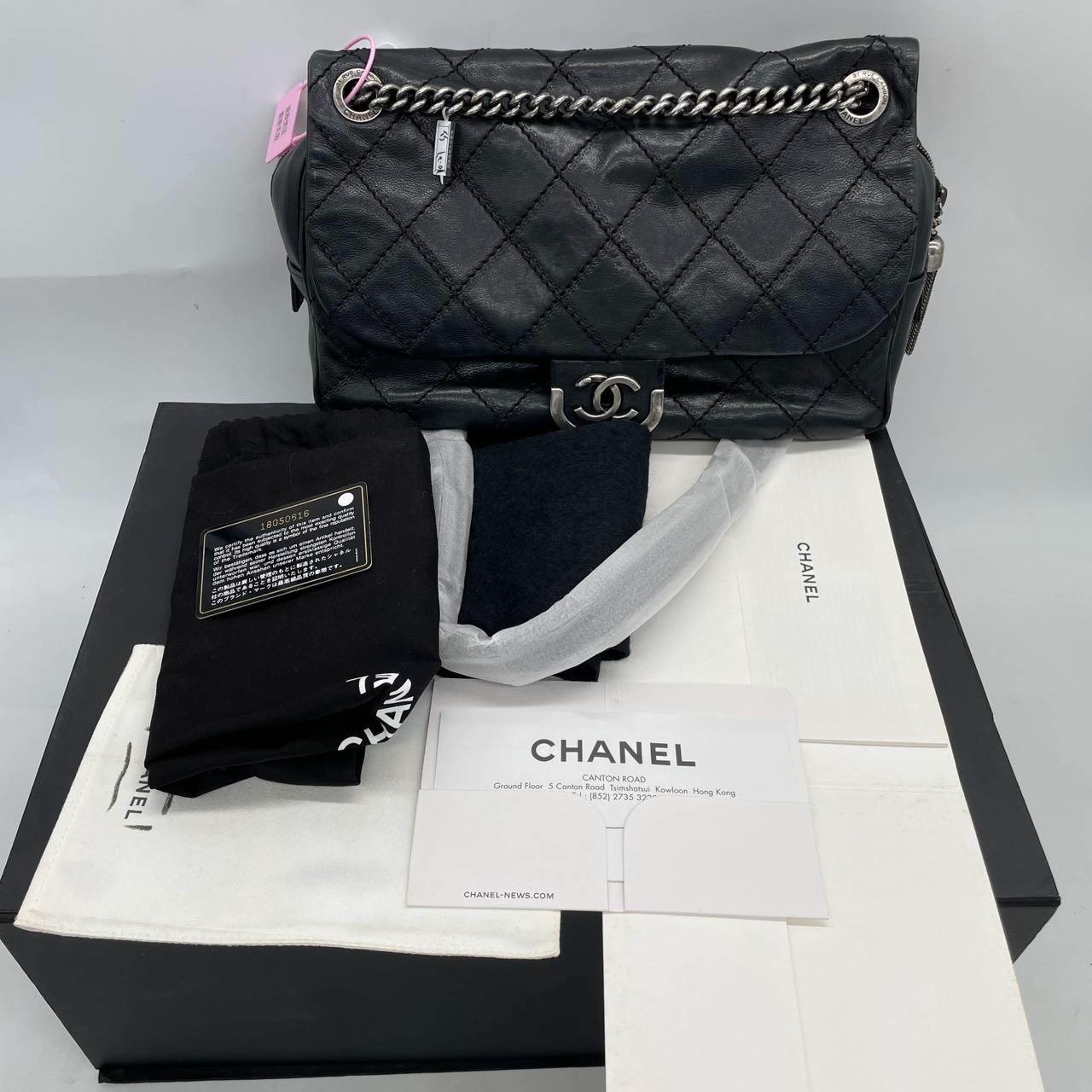 Chanel 2013 Paris-Edinburgh Large Black Flap Calfskin Leather Shoulder Bag en vente 2