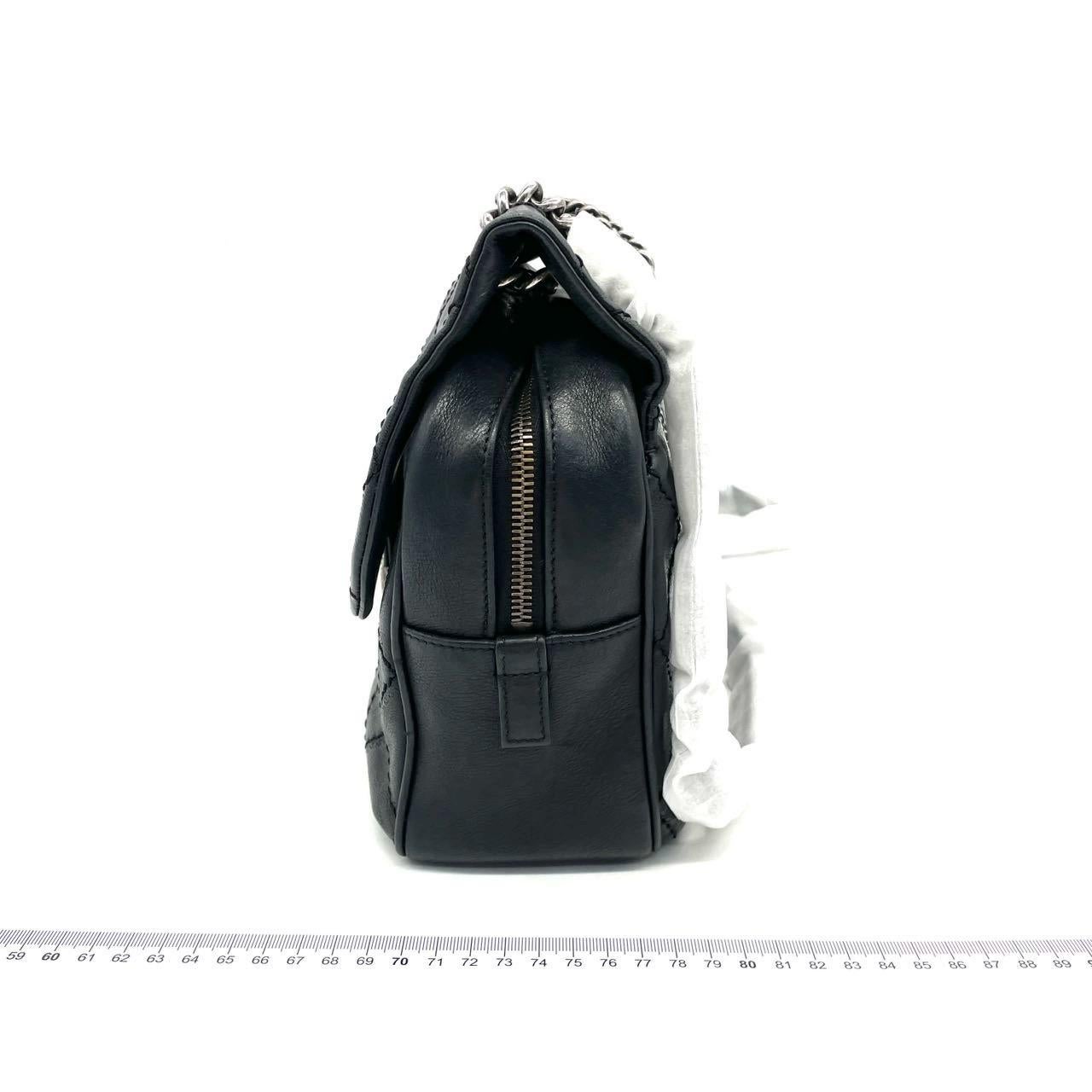 Chanel 2013 Paris-Edinburgh Large Black Flap Calfskin Leather Shoulder Bag en vente 3