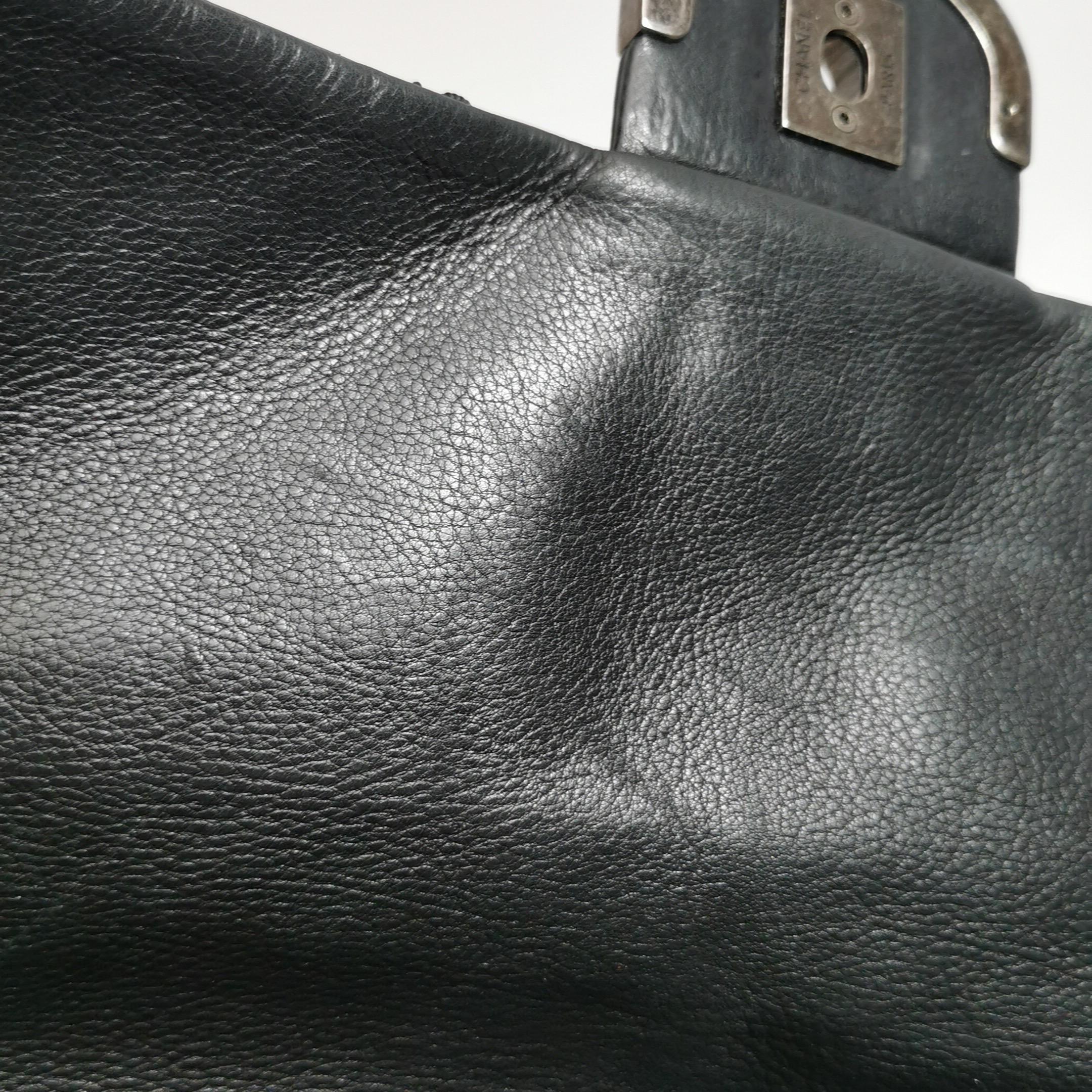 Chanel 2013 Paris-Edinburgh Borsa a spalla grande in pelle di vitello con patta nera in vendita 3