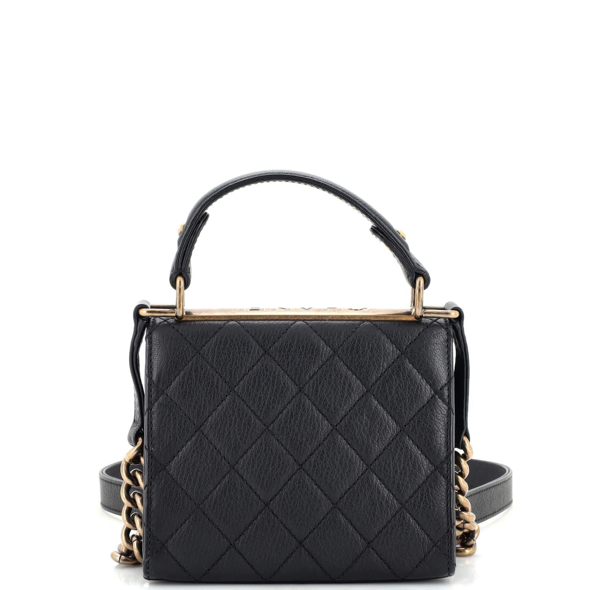 Chanel 2013 - Mini Kelly Top Handle Quilted Caviar Reissue Classic Flap Bag  en vente 1