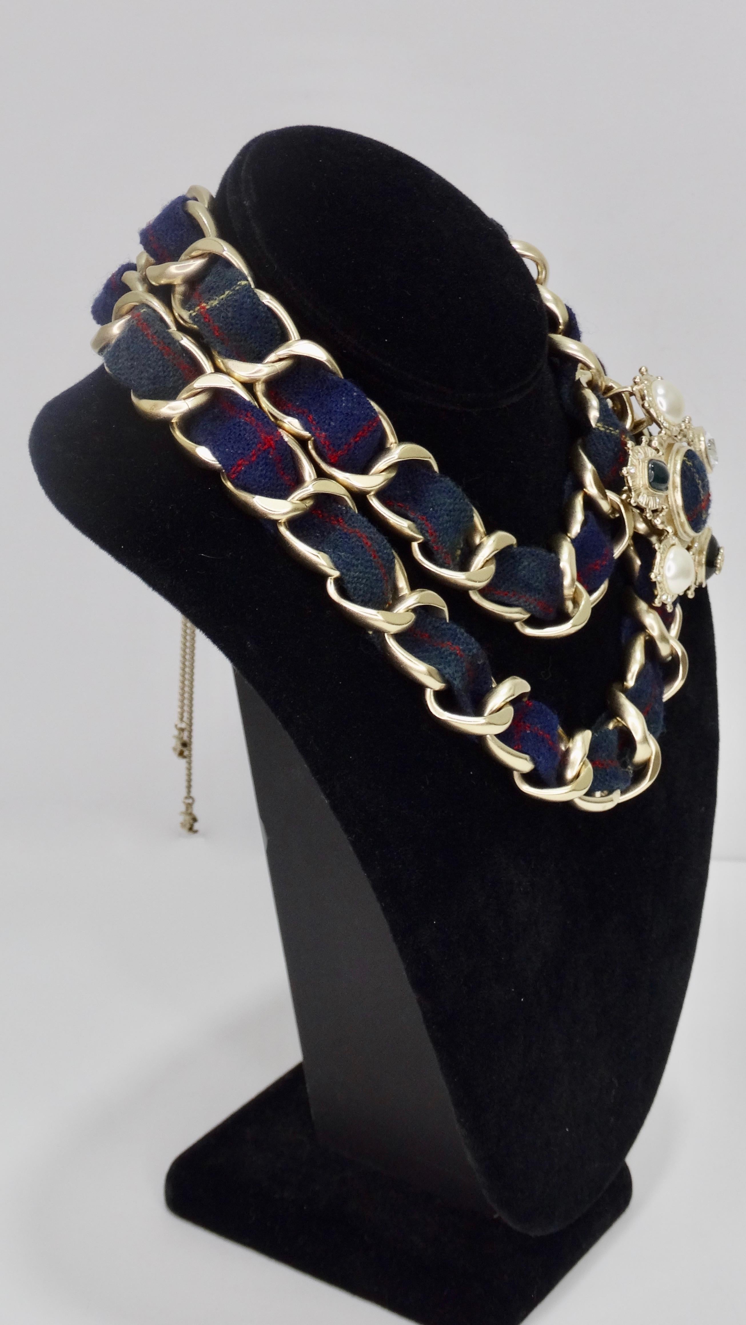 Elevate your collection with this amazing Chanel choker! Circa 2013 from their Fall/Winter collection, this limited edition double strand choker features an interwoven tartan chain link, brushed gold hardware and a large gripoix, faux pearl and