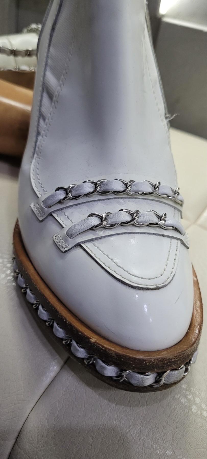 Chanel 2013 Weiße Stiefel aus Lackleder mit Absatz aus Kalbslederkette Obsession 10