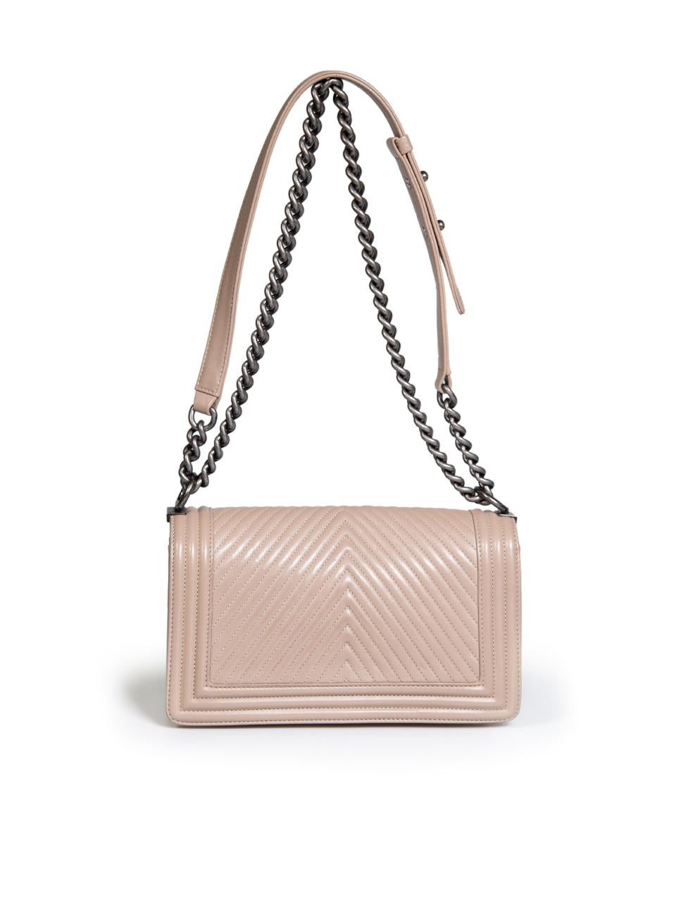 Chanel 2014 Beige Lambskin Medium Chevron Boy Bag Ruthenium Hardware In Excellent Condition For Sale In London, GB