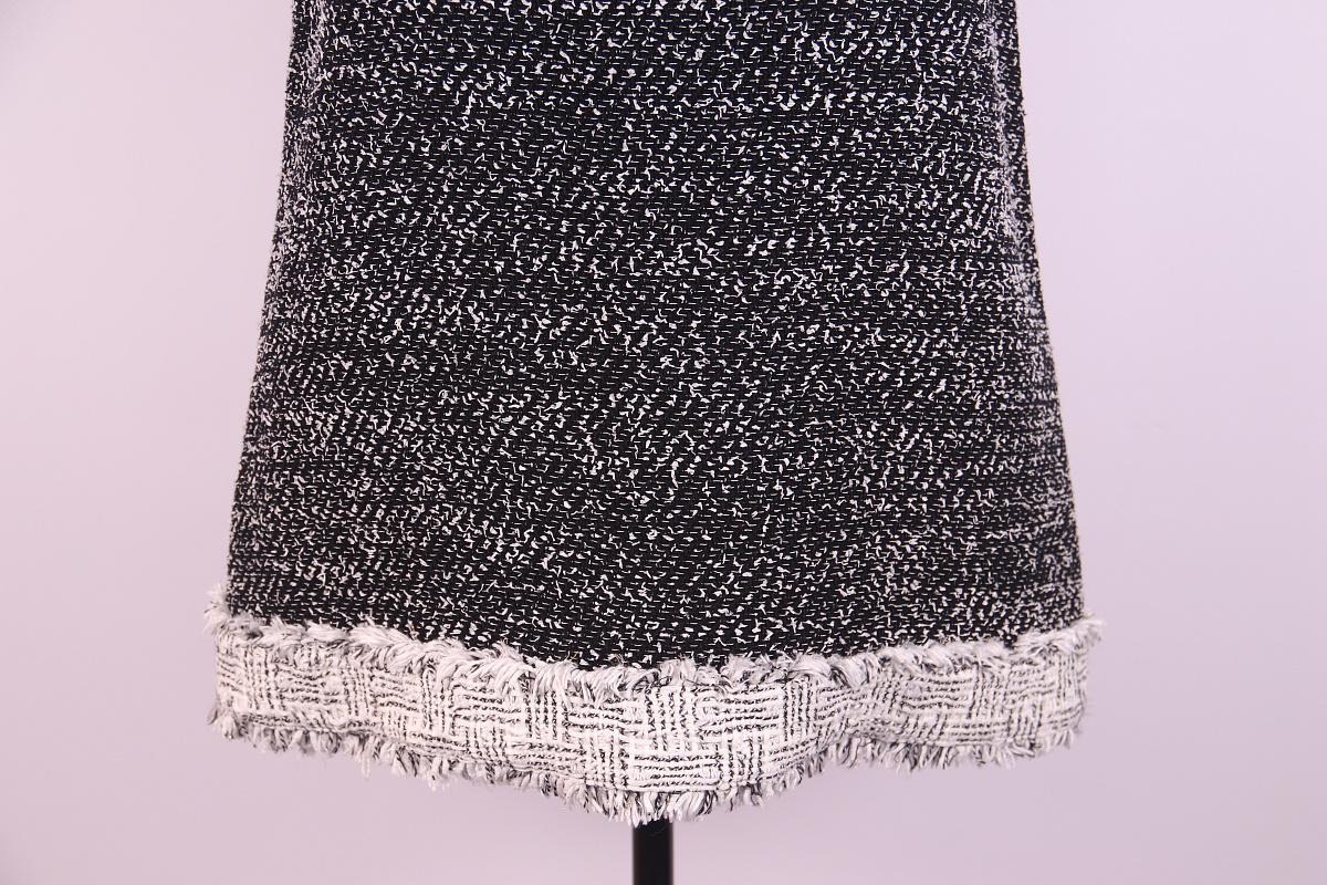 Chanel 2014 Schwarz Elfenbein Tweed Combo ärmelloses Etuikleid im Angebot 7